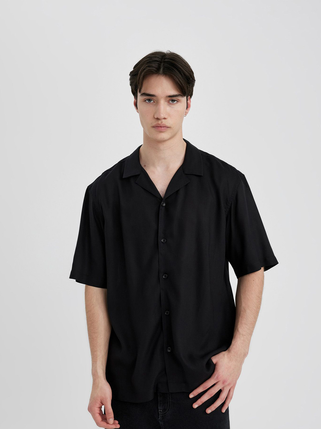 

DeFacto Men Opaque Casual Shirt, Na