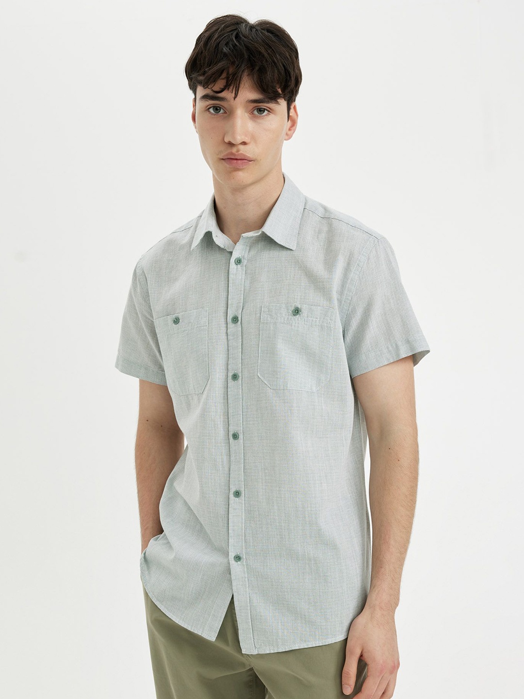 

DeFacto Men Opaque Striped Casual Shirt, Na