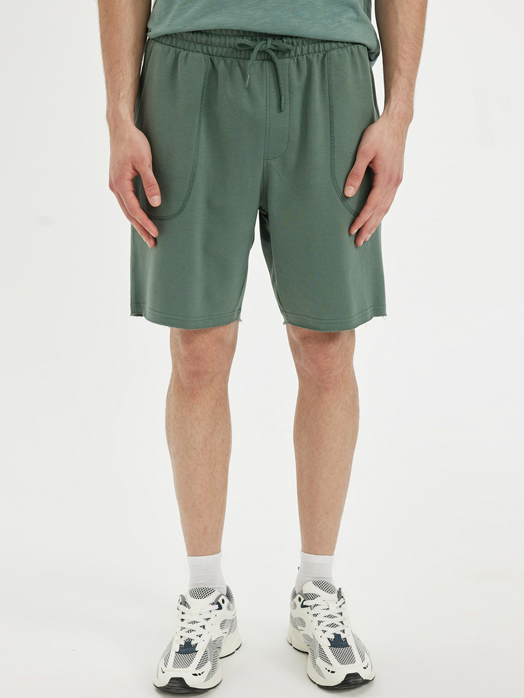 

DeFacto Men Mid-Rise Pure Cotton Sports Shorts, Green