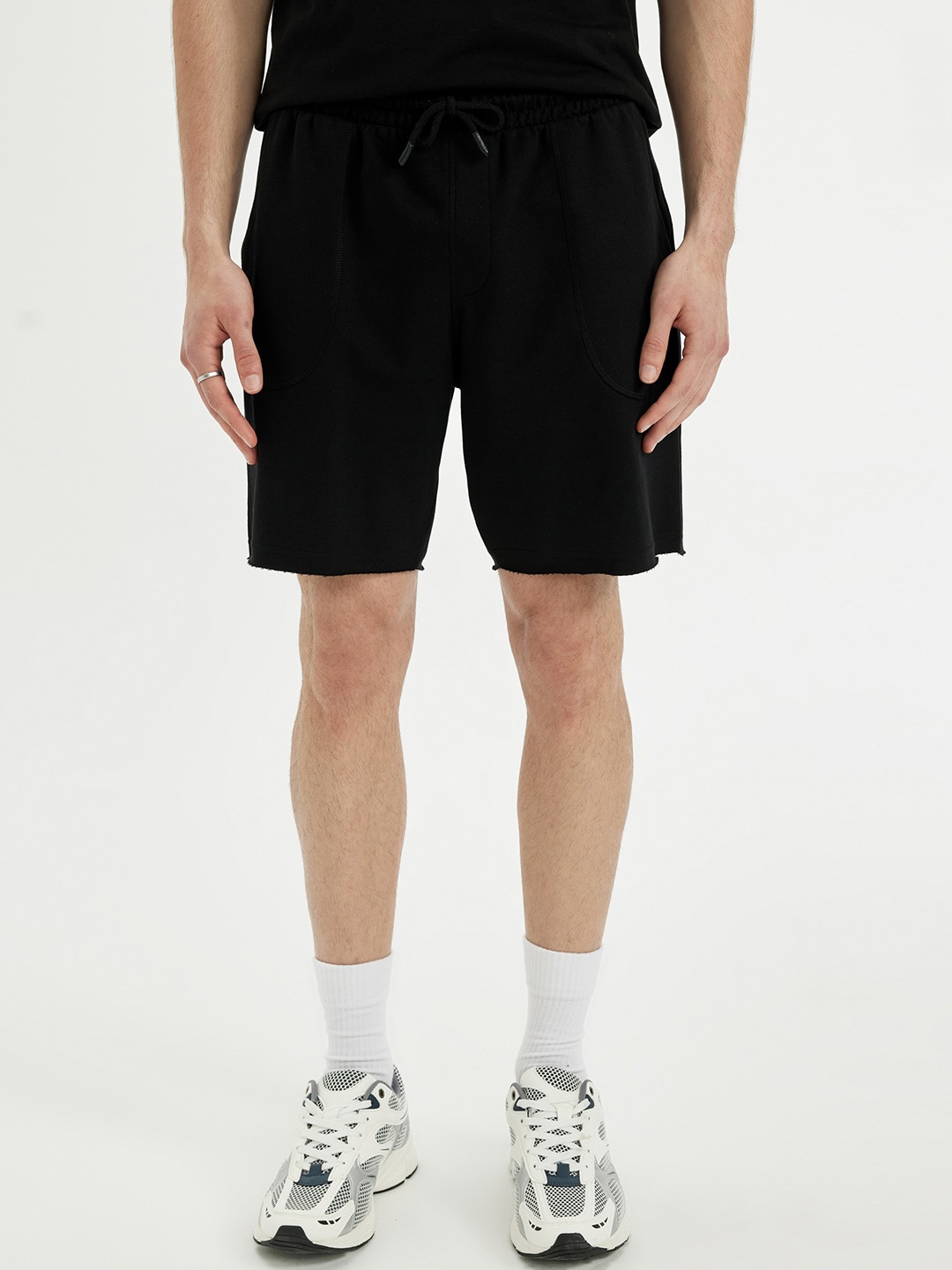 

DeFacto Men Mid-Rise Pure Cotton Sports Shorts, Black