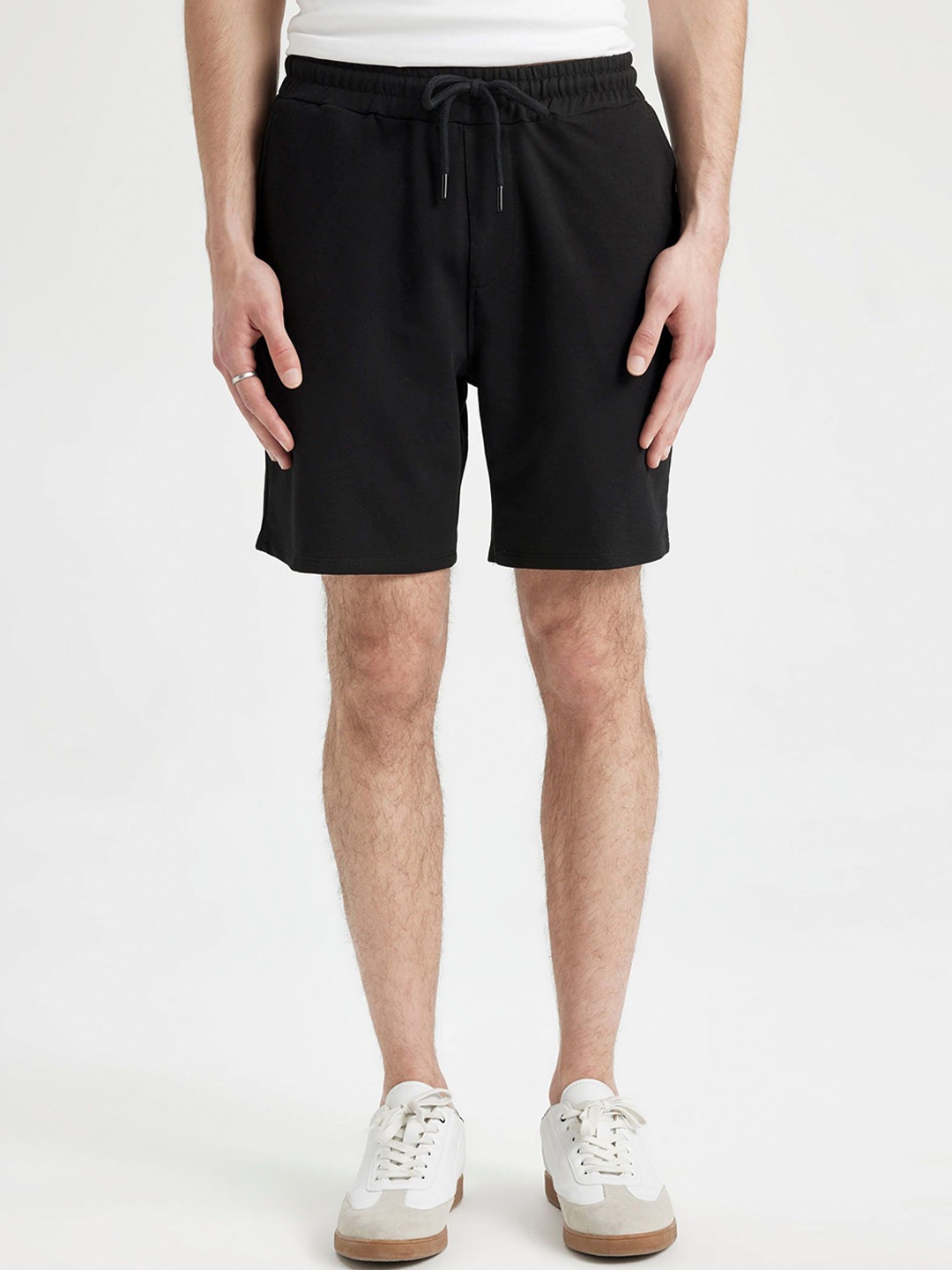 

DeFacto Men Mid-Rise Shorts, Black