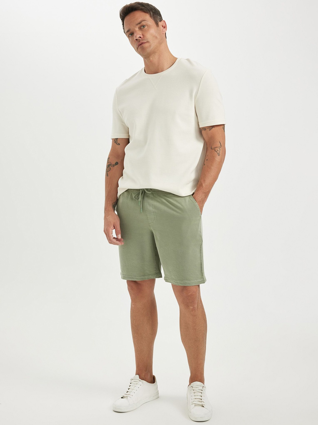 

DeFacto Men Mid Rise Shorts, Green