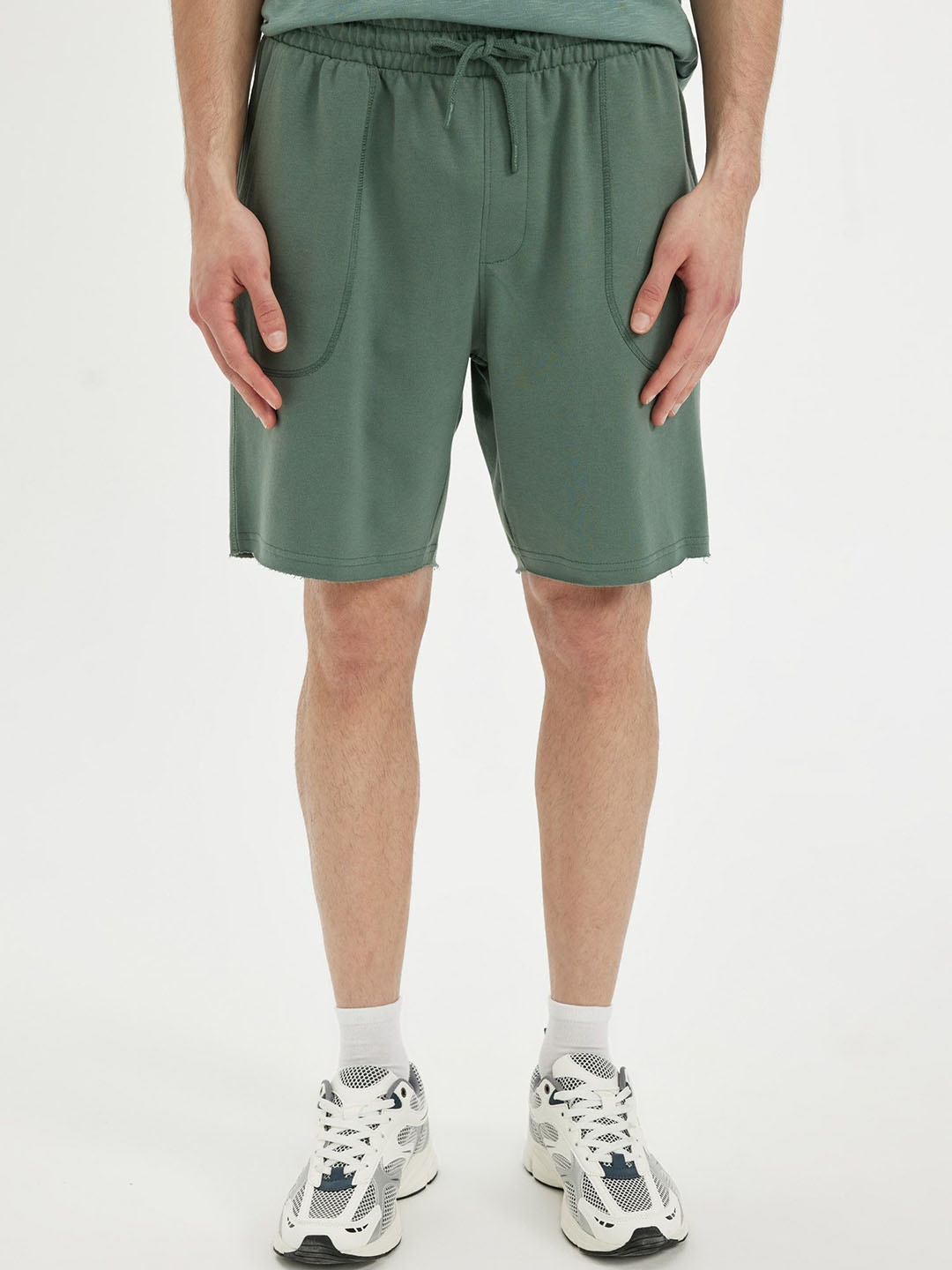

DeFacto Men Mid-Rise Pure Cotton Sports Shorts, Green