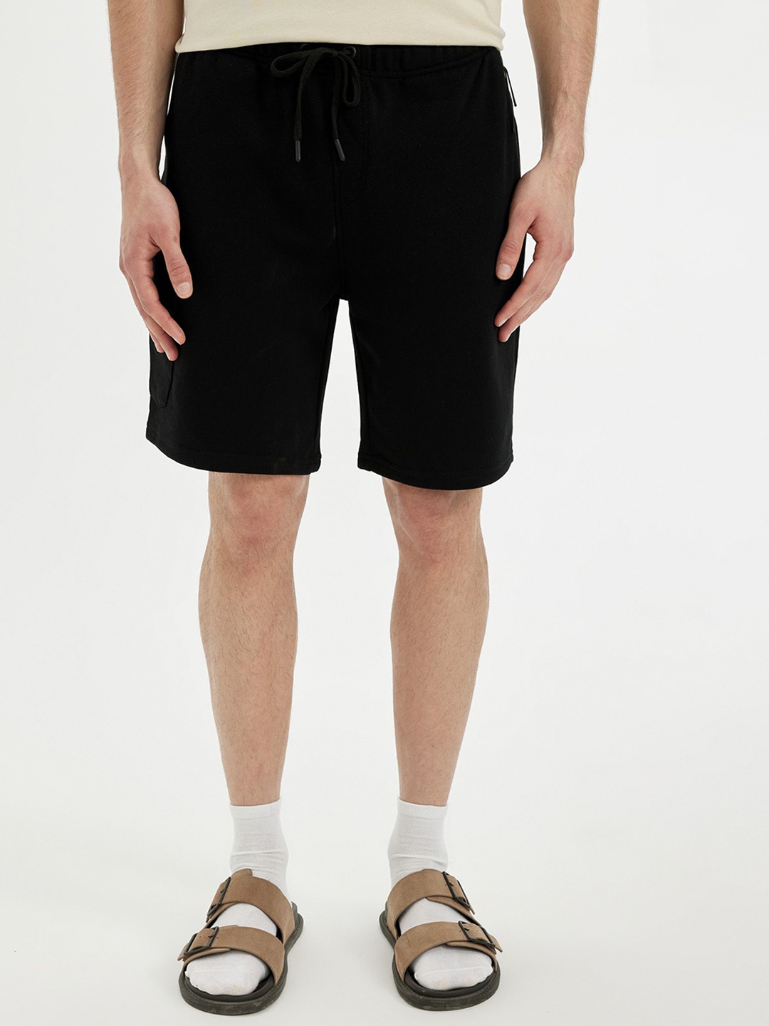 

DeFacto Men Mid-Rise Shorts, Black