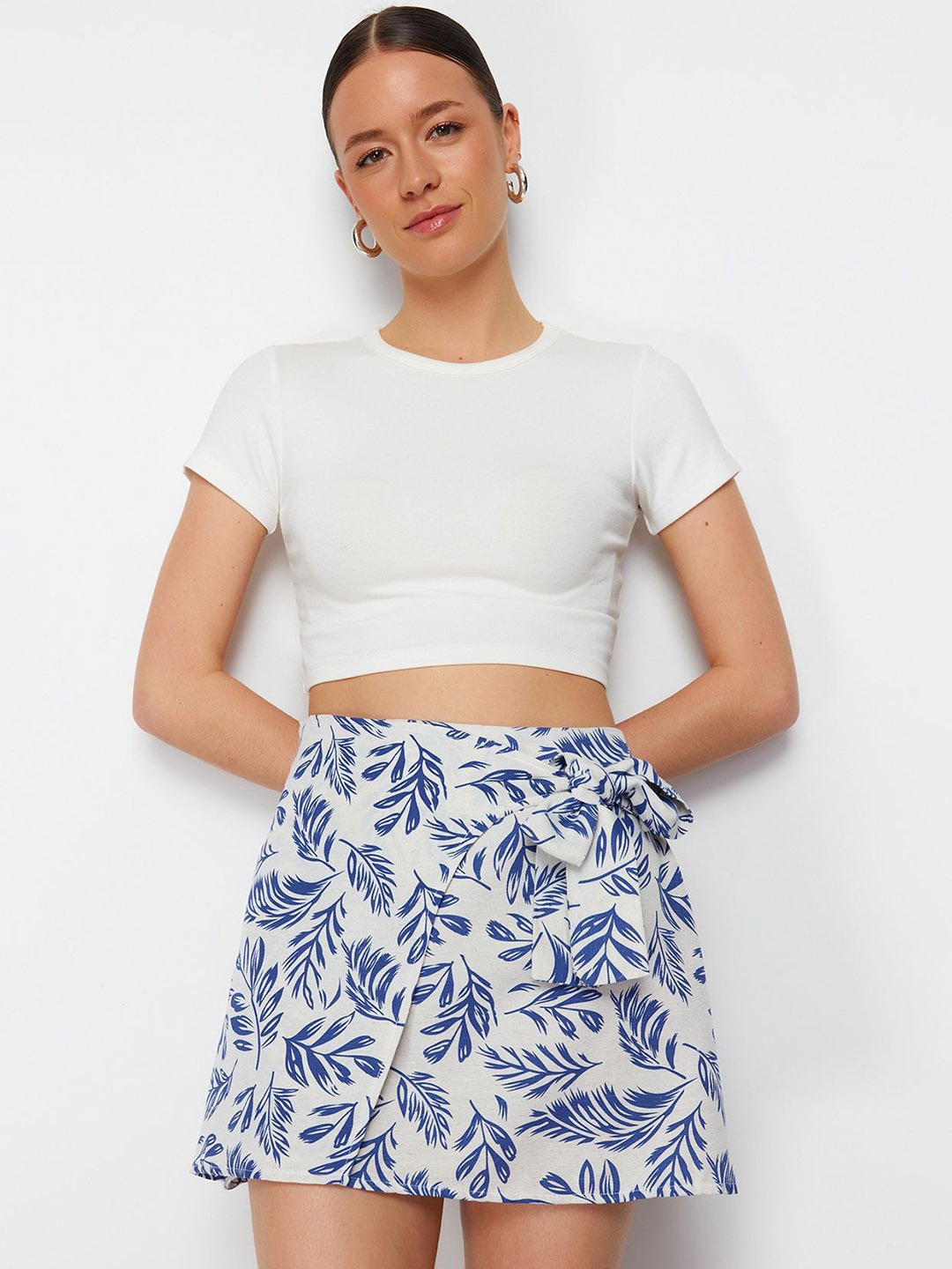 

Trendyol Tropical Printed Wrap Mini Skirt, White