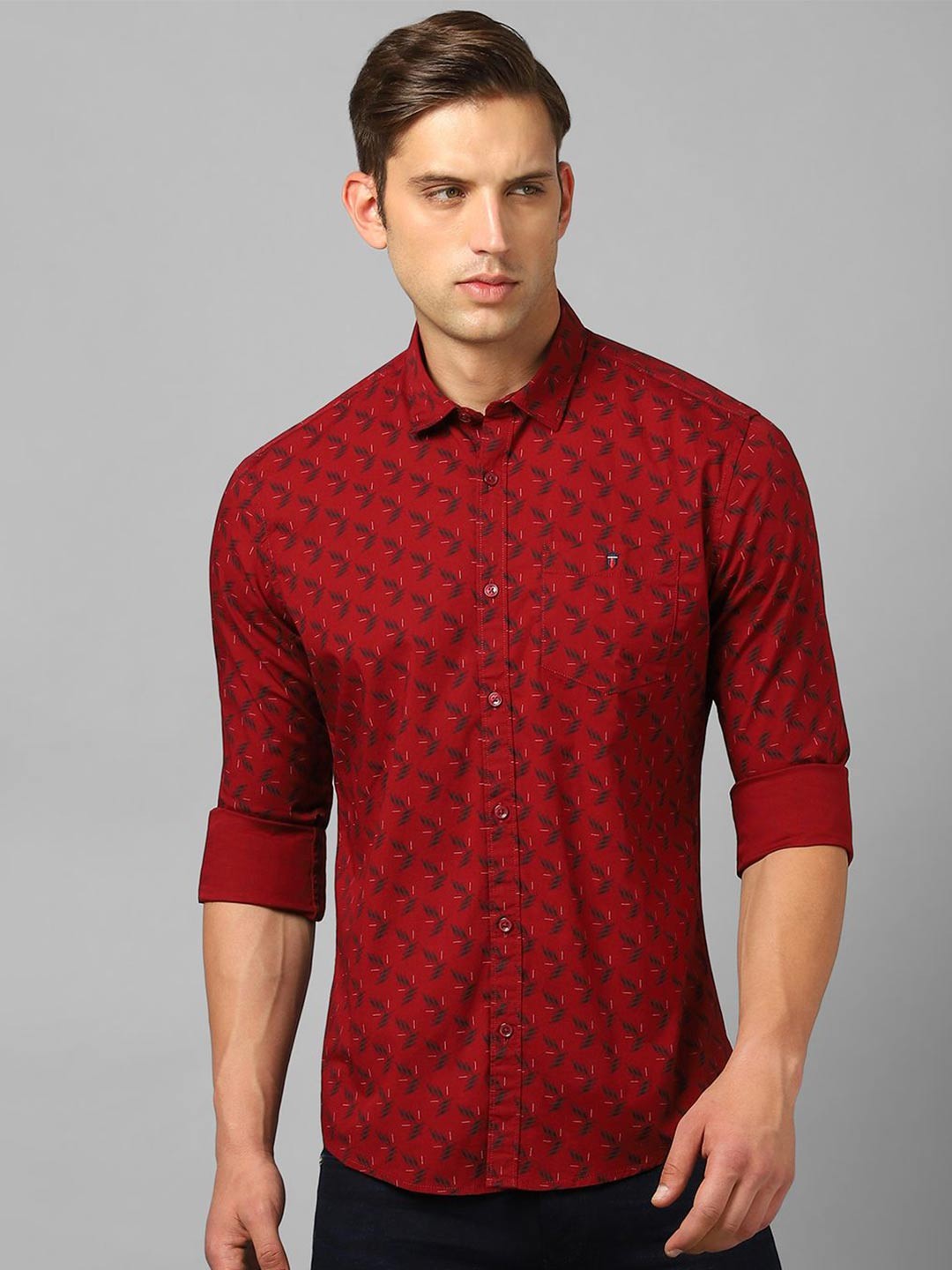 

Louis Philippe Jeans Spread Collar Slim Fit Geometric Printed Cotton Casual Shirt, Red