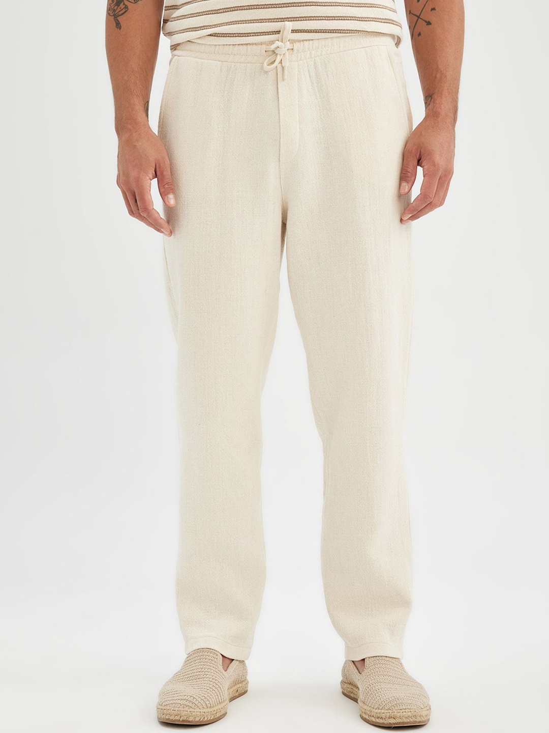 

DeFacto Men Trousers, Na