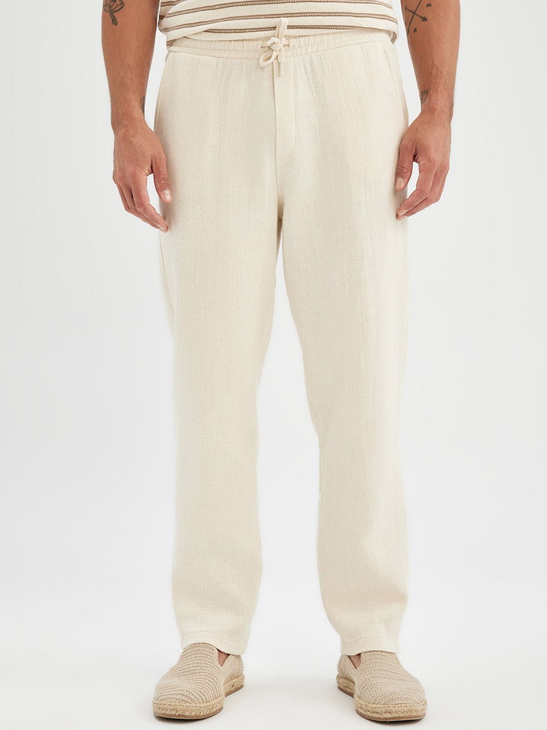 

DeFacto Men Trousers, Na