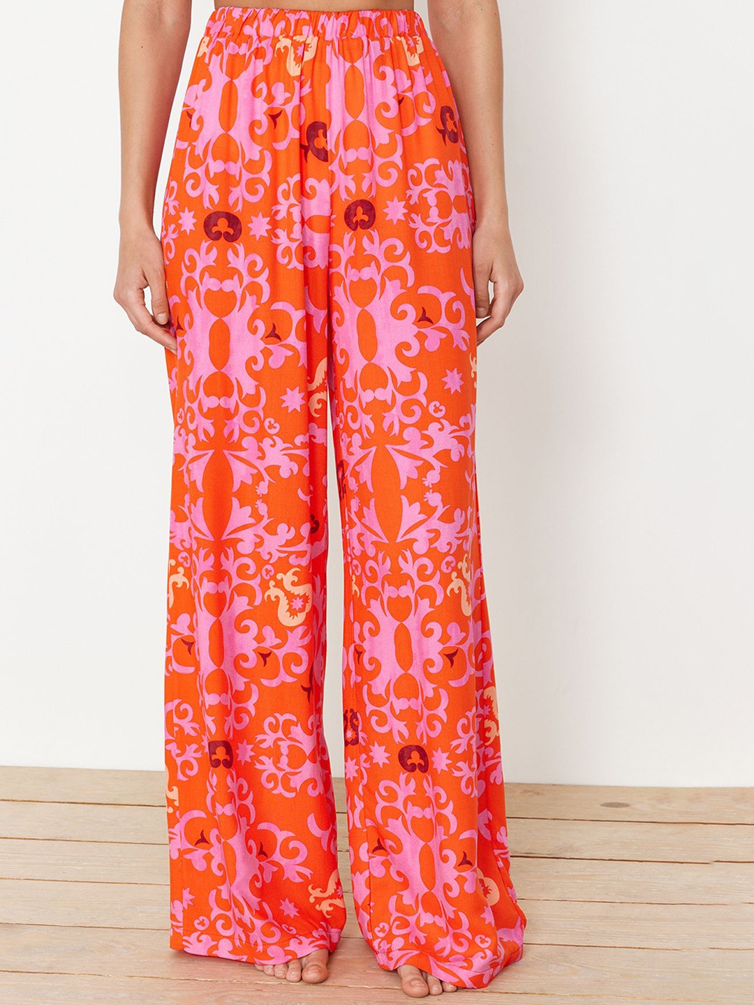 

Trendyol Women Floral Printed Trousers, Pink