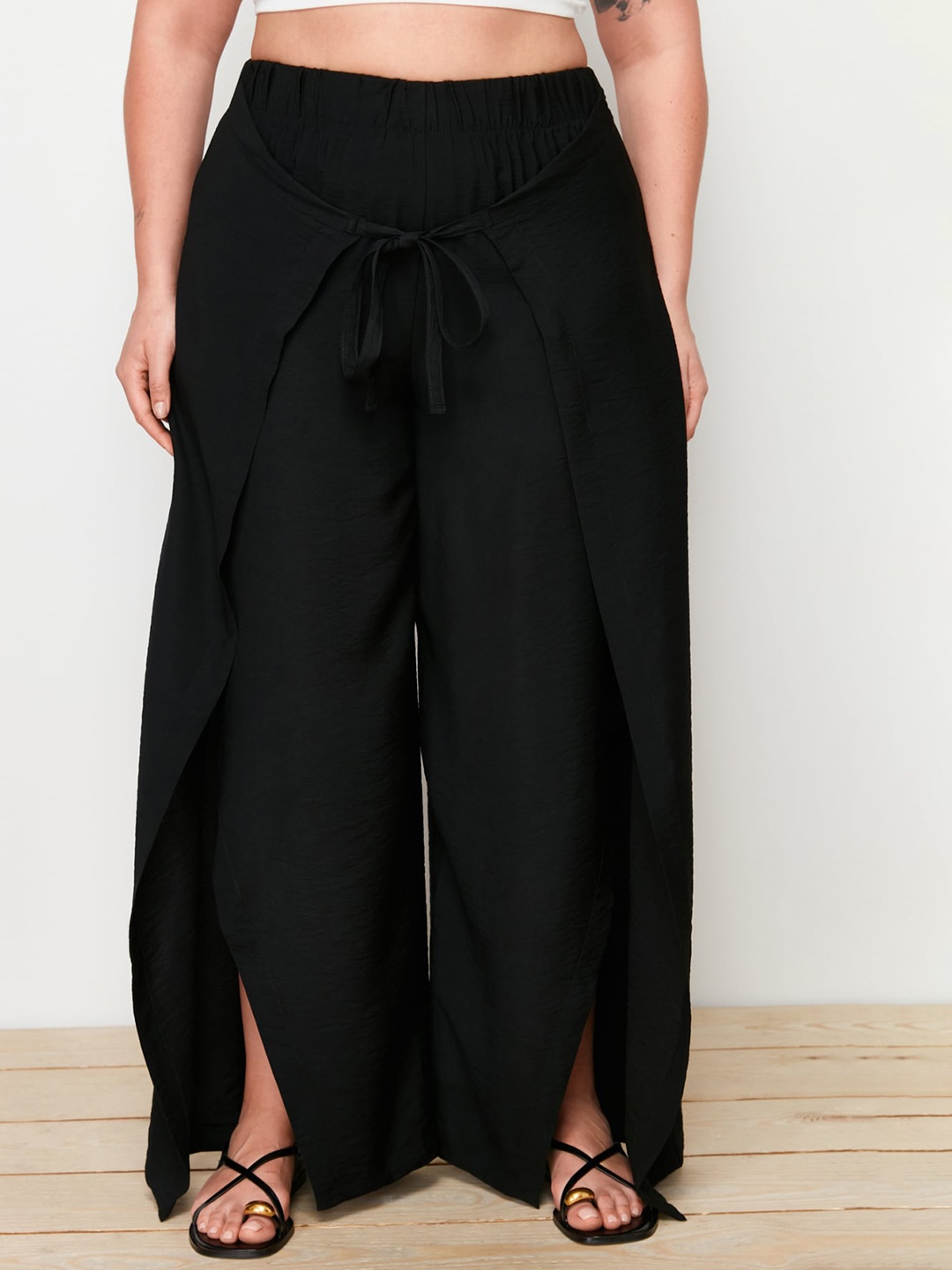 

Trendyol Women Plus Size Mid-Rise Trousers, Black