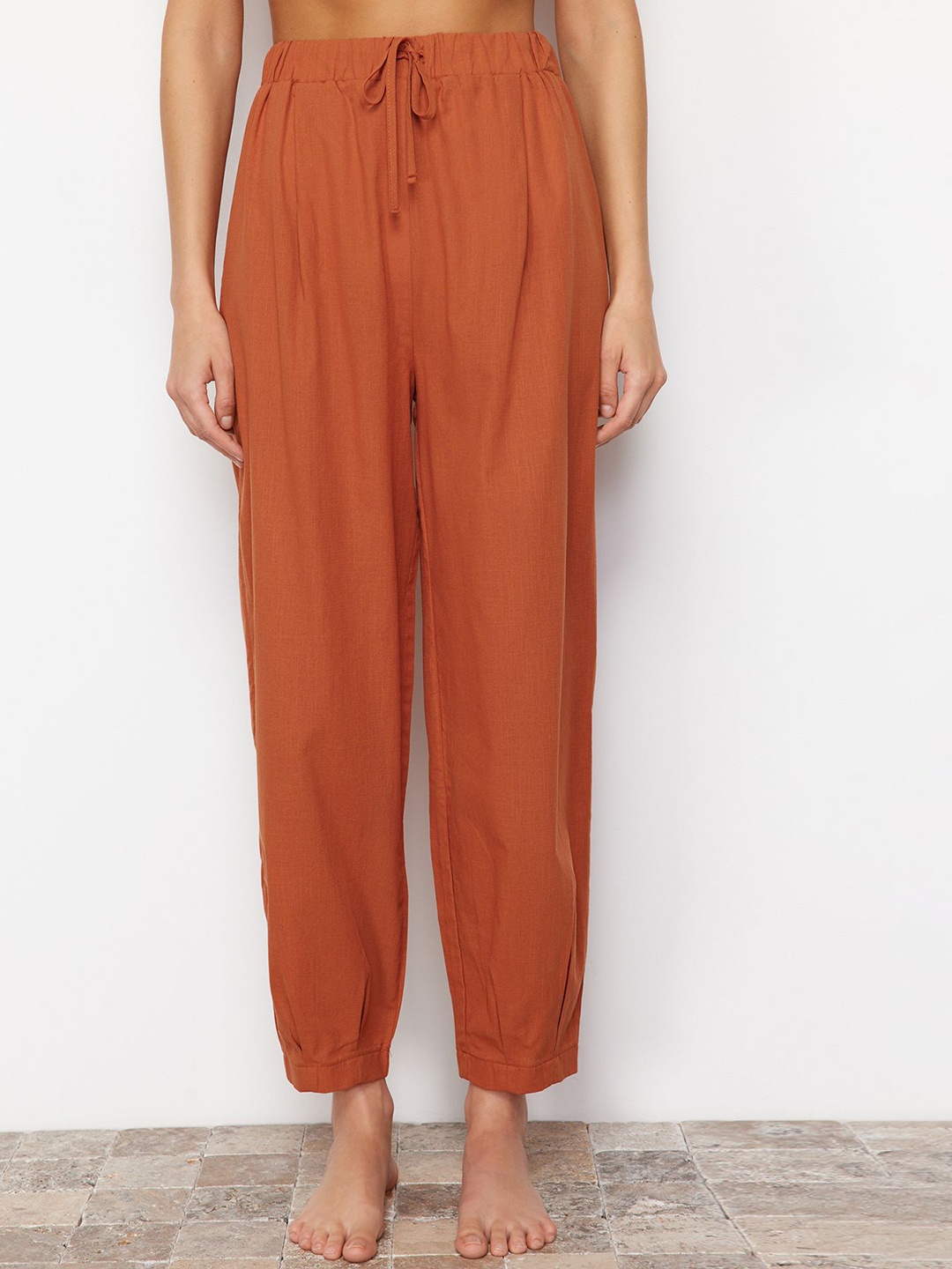 

Trendyol Women Mid-Rise Cotton Trousers, Tan