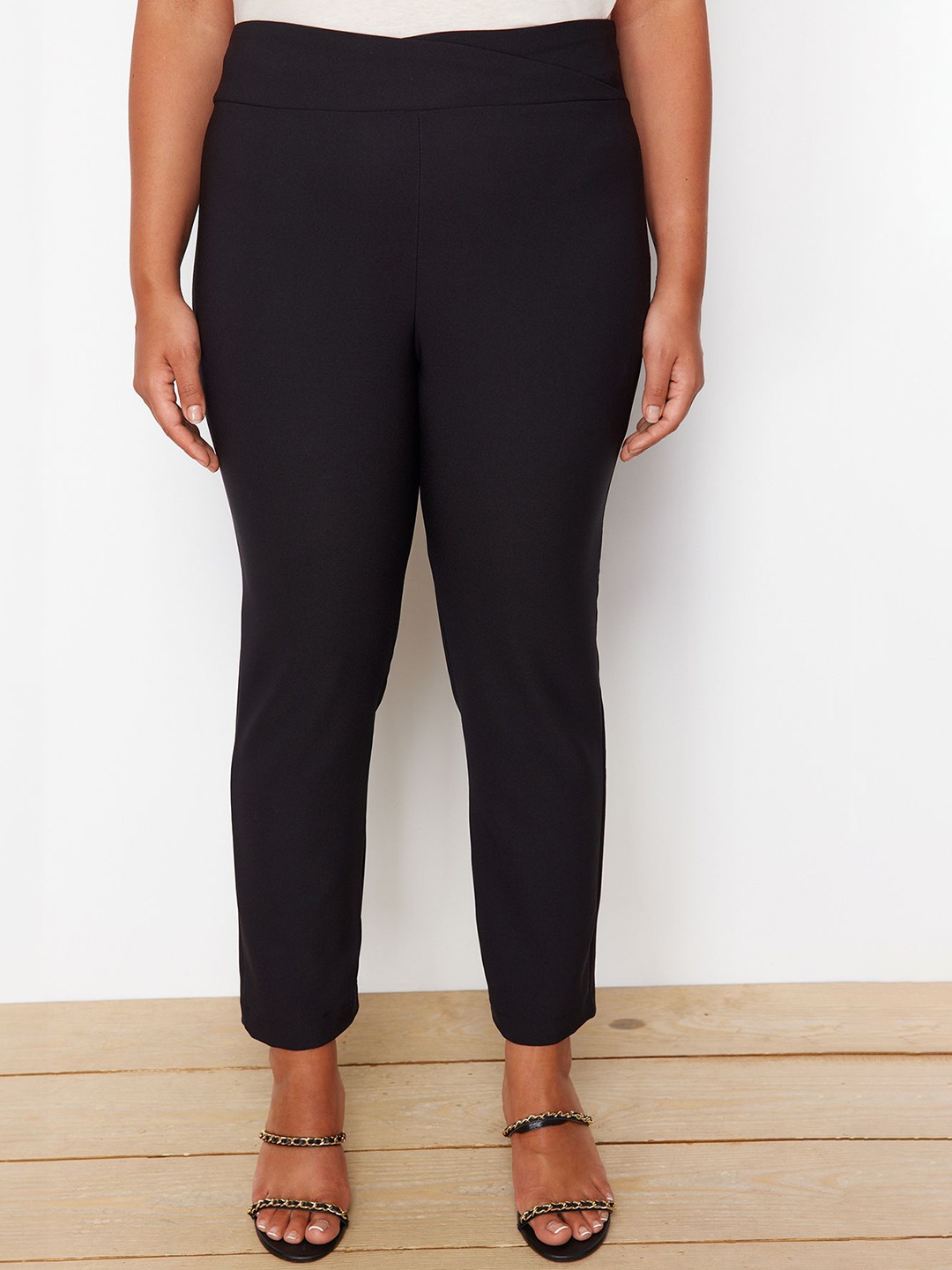 

Trendyol Women Mid-Rise Trousers, Black