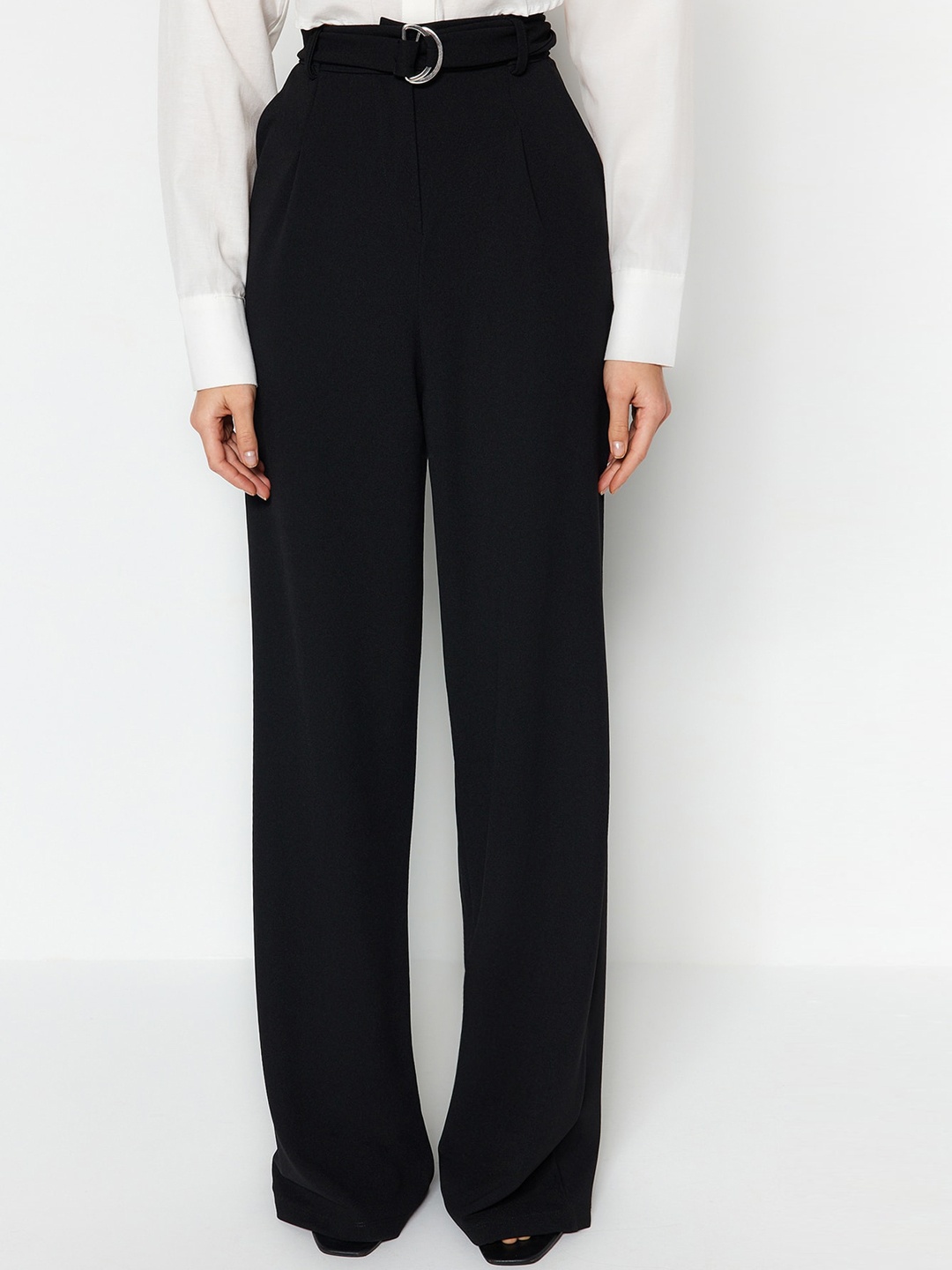 

Trendyol Women Mid-Rise Trousers, Black