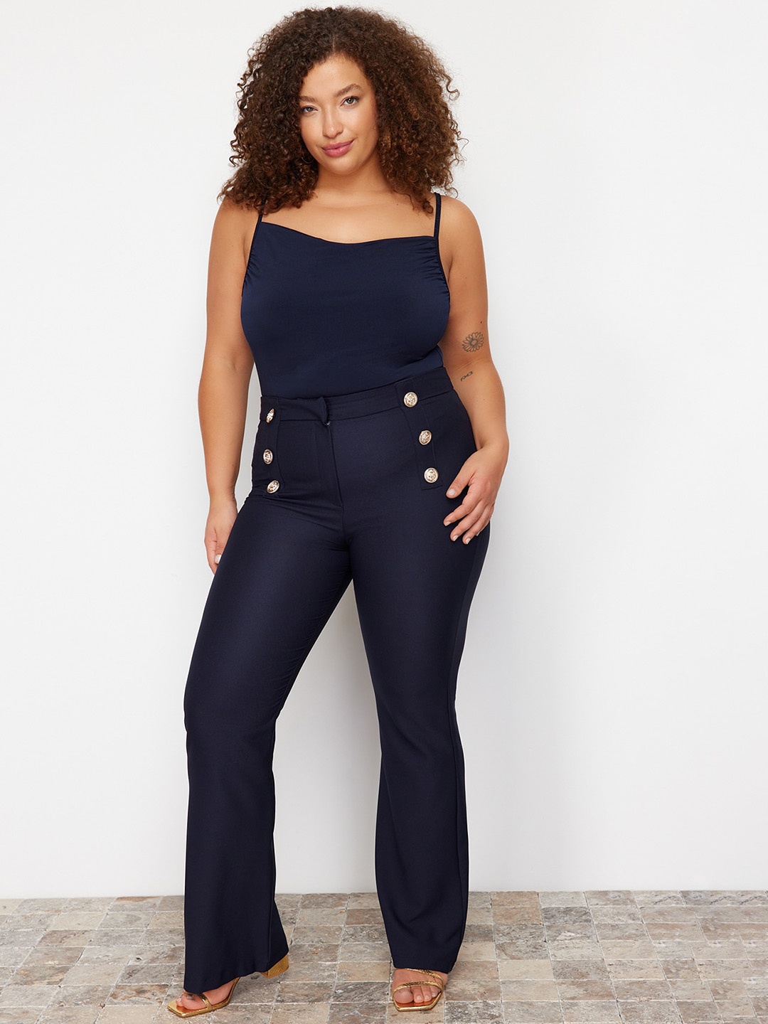 

Trendyol Women Mid-Rise Trousers, Black