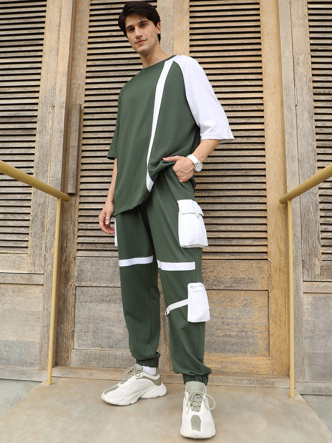 

NOBERO Men Oversized Colorblock Co-ords, Olive