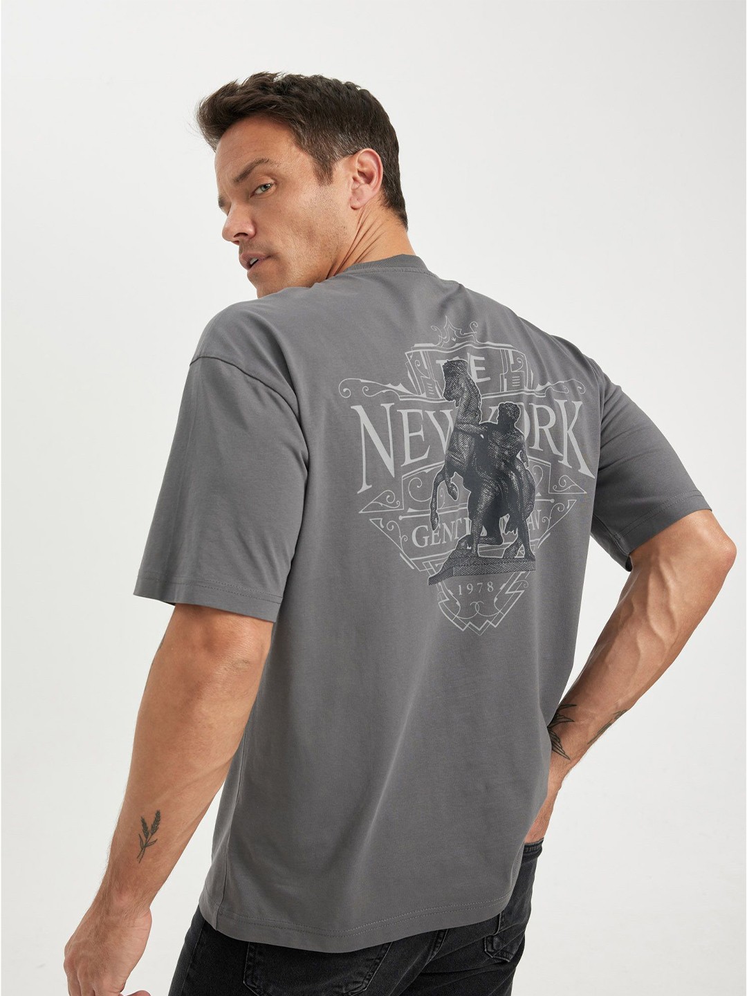 

DeFacto Graphic Printed Drop Shoulder Sleeves Pure Cotton T-shirt, Grey