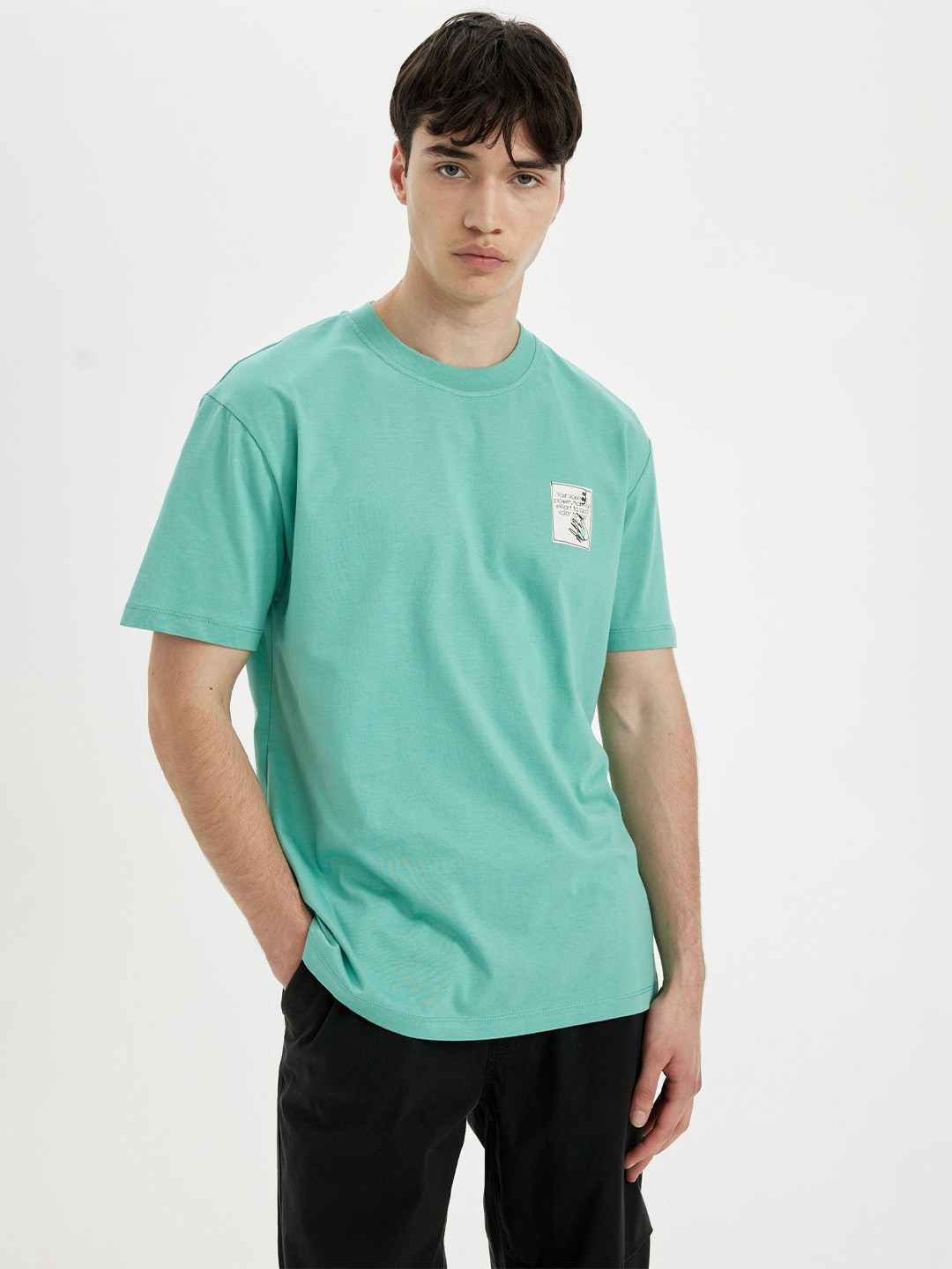 

DeFacto Men Applique T-shirt, Na