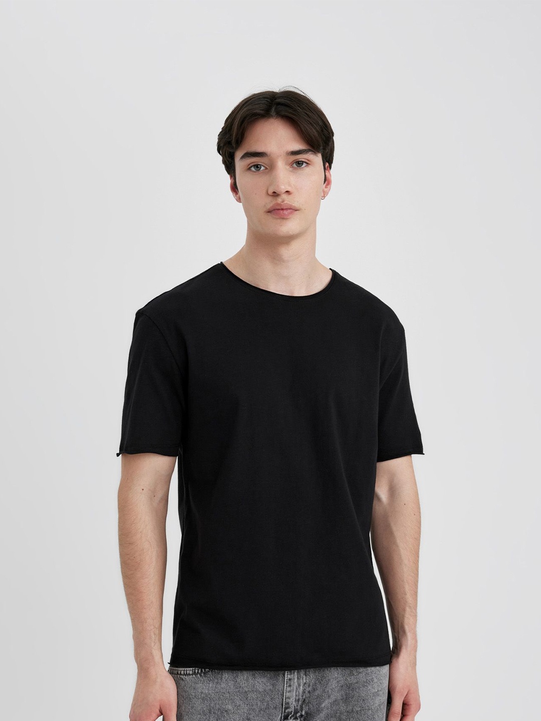 

DeFacto Round Neck Pure Cotton Casual T-shirt, Black