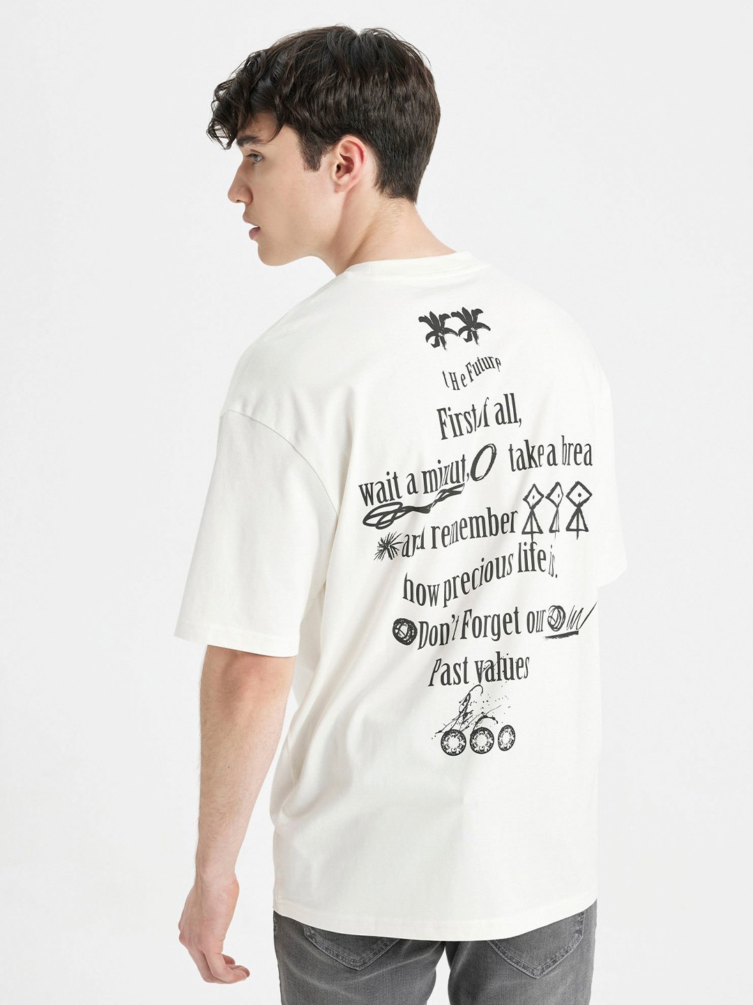 

DeFacto Men Typography Printed Monochrome Raw Edge T-shirt, Na