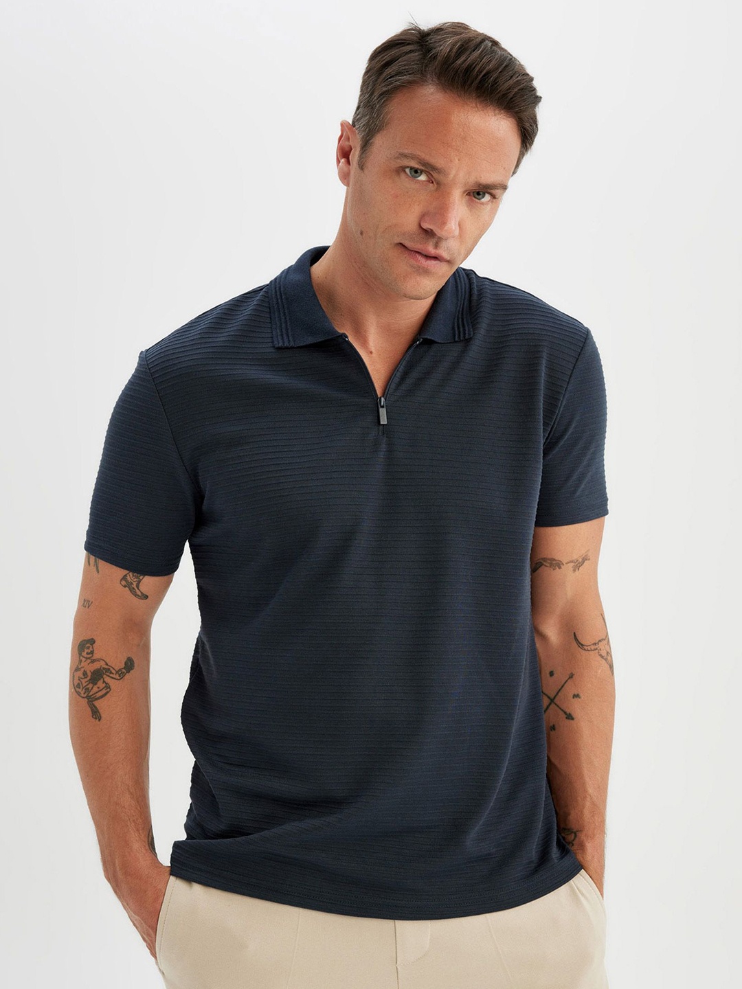 

DeFacto Men Polo Collar Solid T-shirt, Green