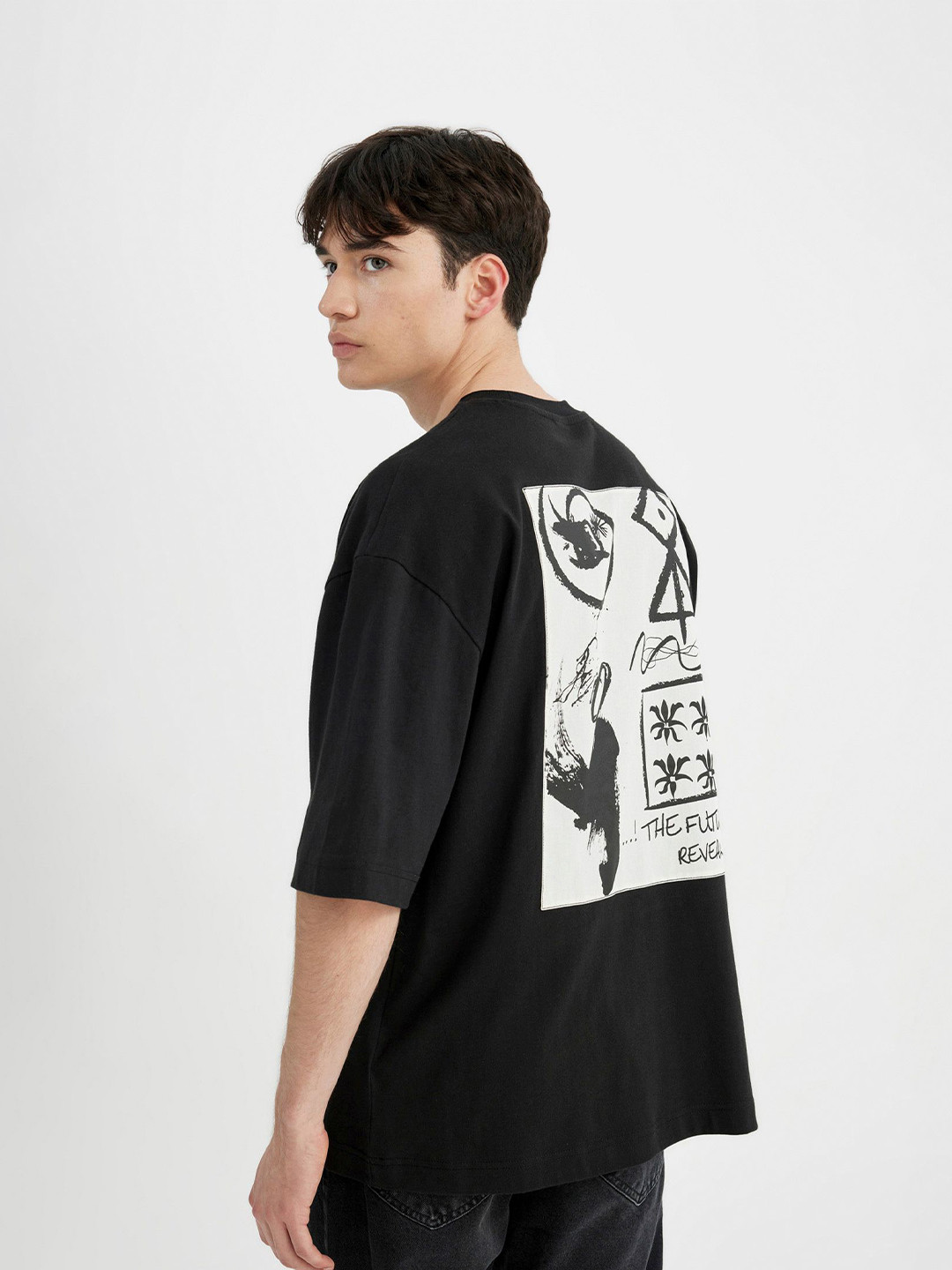 

DeFacto Men Printed Applique T-shirt, Na