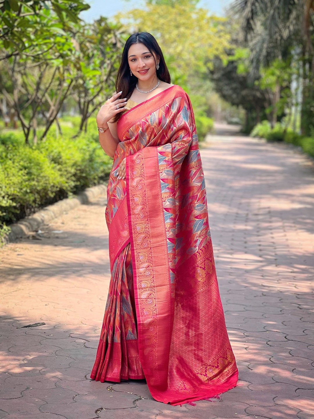 

Mitera Woven Design Zari Banarasi Saree, Pink