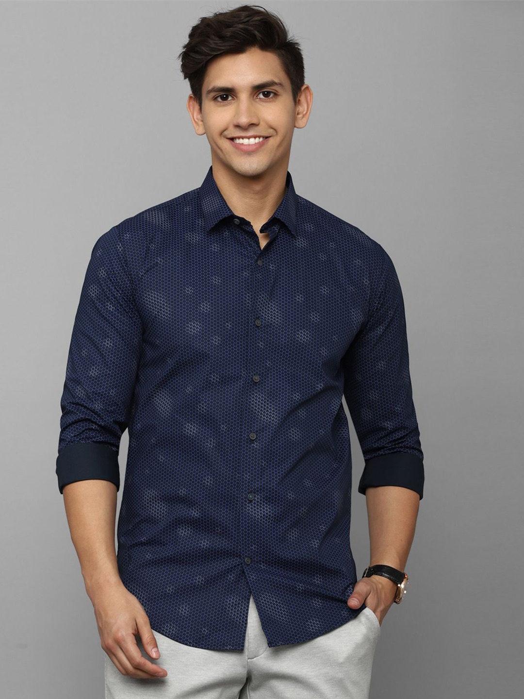 

Louis Philippe Sport Spread Collar Slim Fit Printed Cotton Casual Shirt, Navy blue