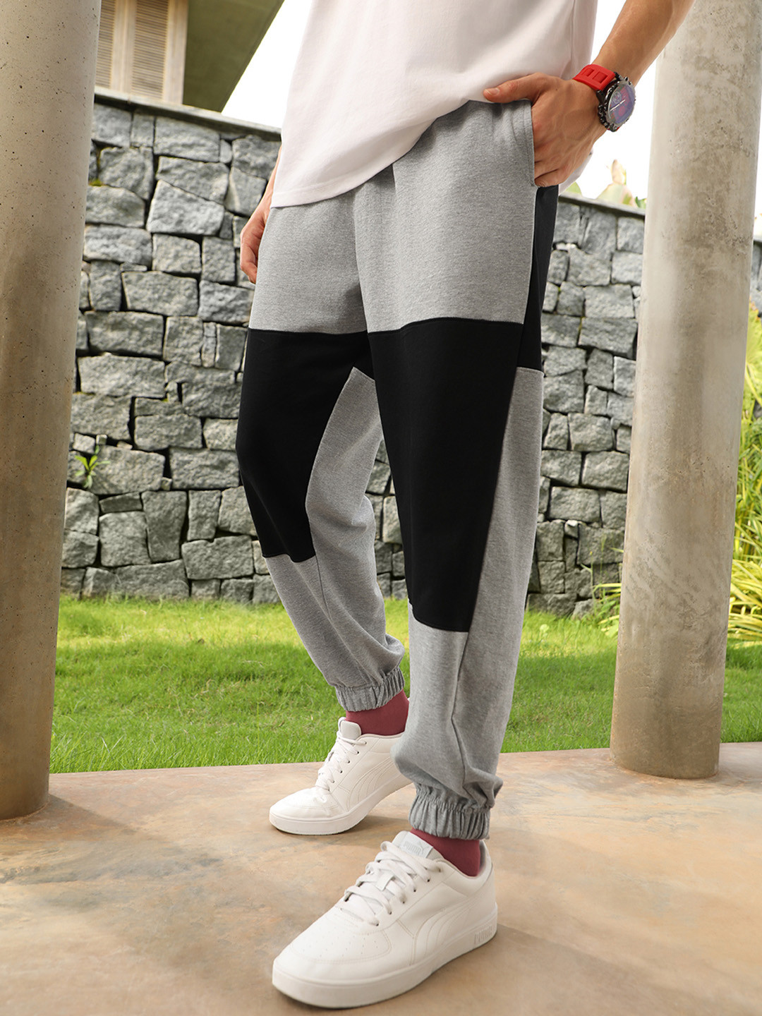 

NOBERO Men Colorblocked Oversized Joggers, Black