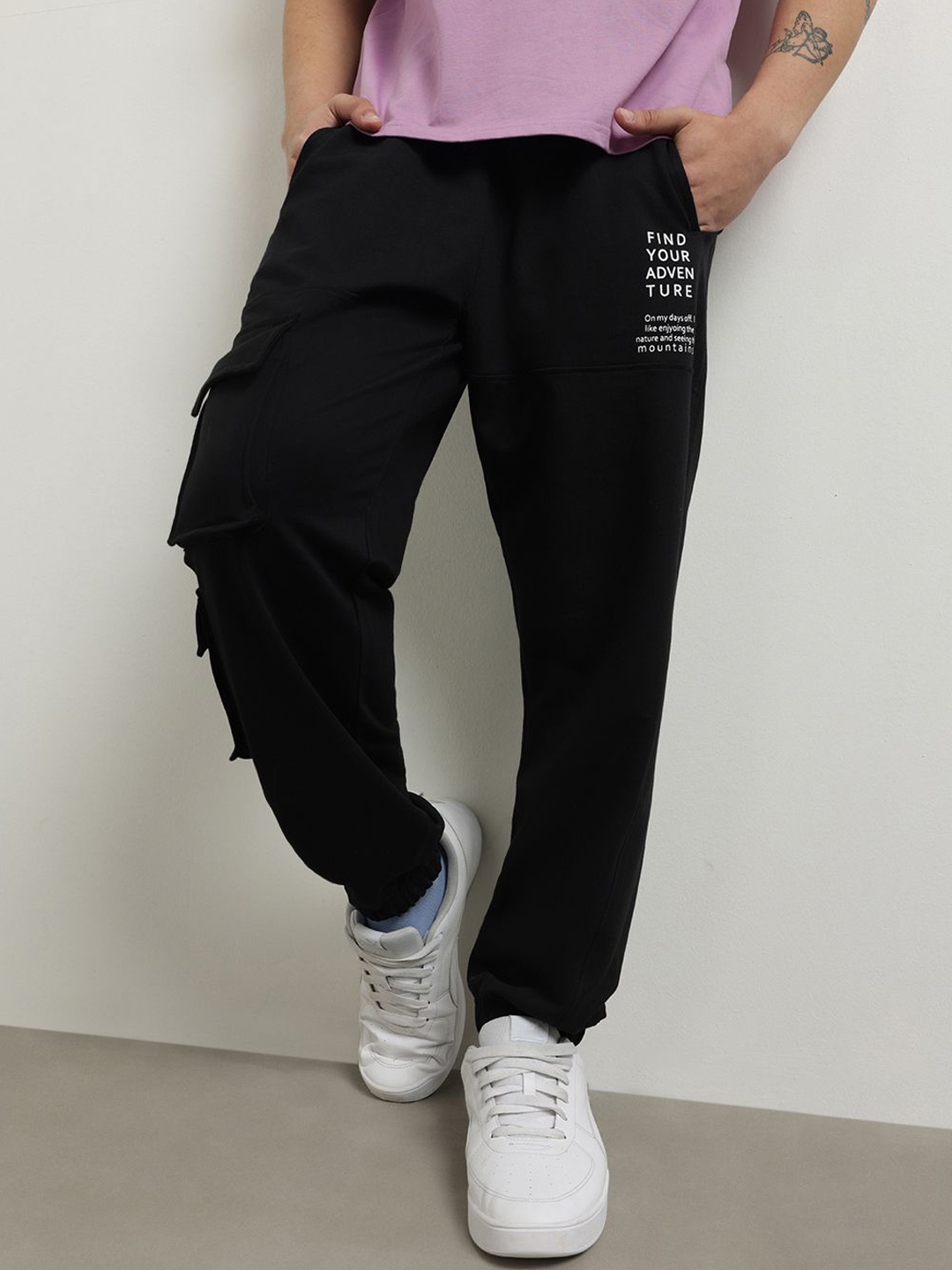 

NOBERO Men Typography Printed Relaxed Fit Mid-Rise Cotton Joggers, Black