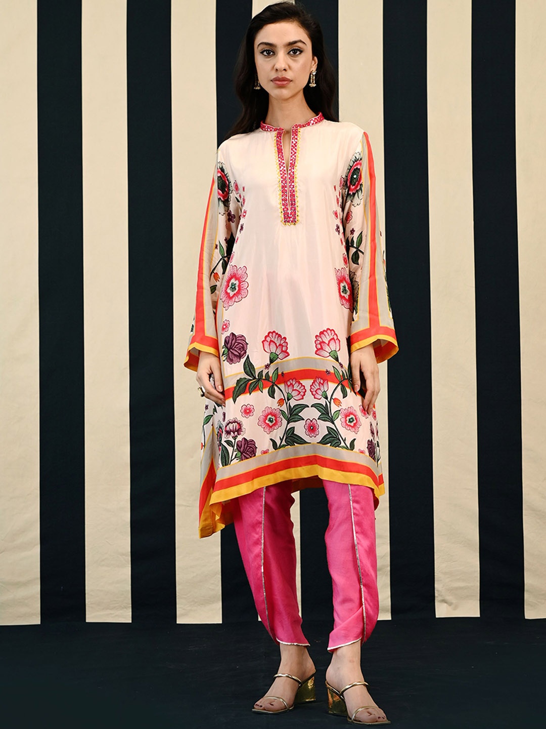 

SWATI VIJAIVARGIE Floral Printed Mandarin Collar Pure Silk Tunic, Pink