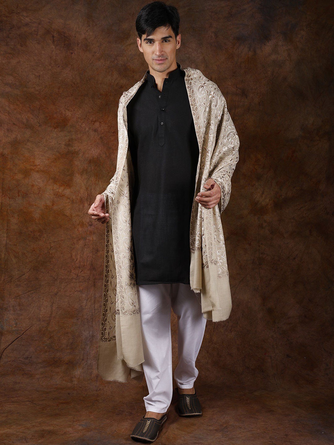 

Exotic India Fog Men's Pure Wool Aari Embroidered Paisley Vines Shawl, Cream