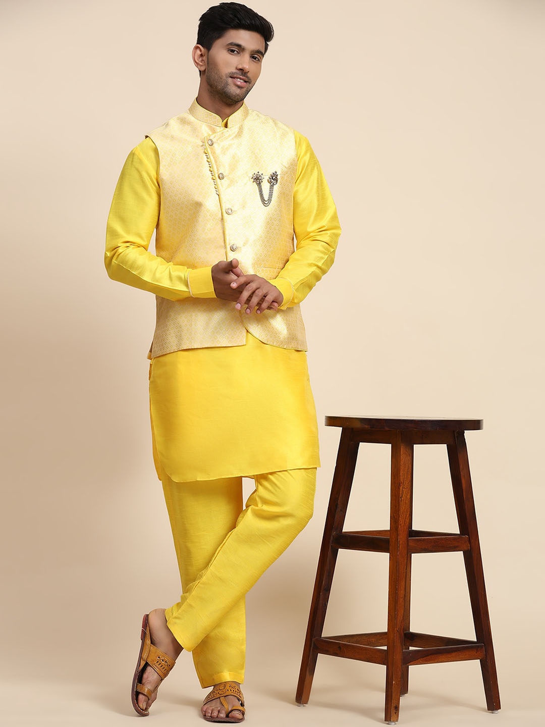 

Pro-Ethic STYLE DEVELOPER Mandarin Collar Jacquard Pure Silk Straight Kurta With Trouser, Yellow