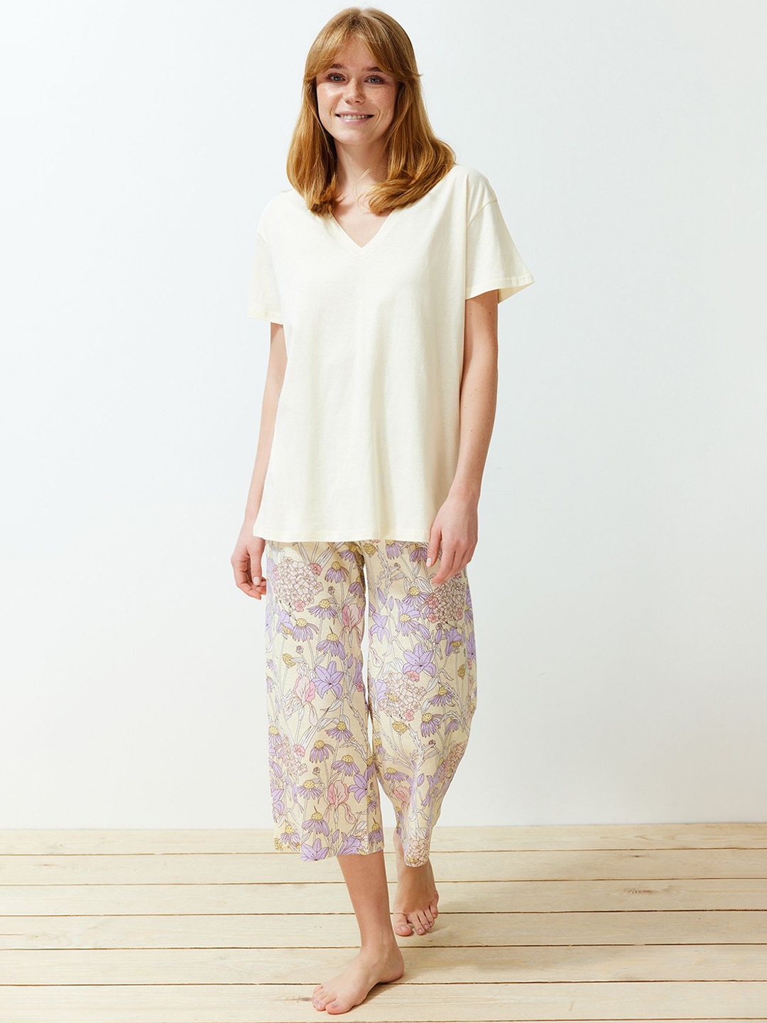 

Trendyol V-Neck Short Sleeves Night suit, Cream