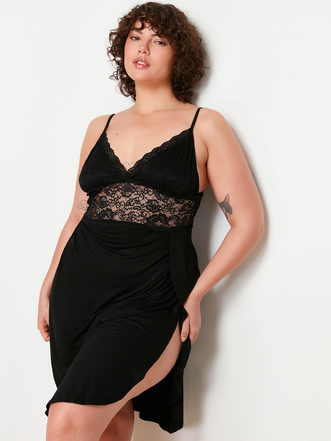 

Trendyol Plus Size Shoulder Straps Nightdress, Black