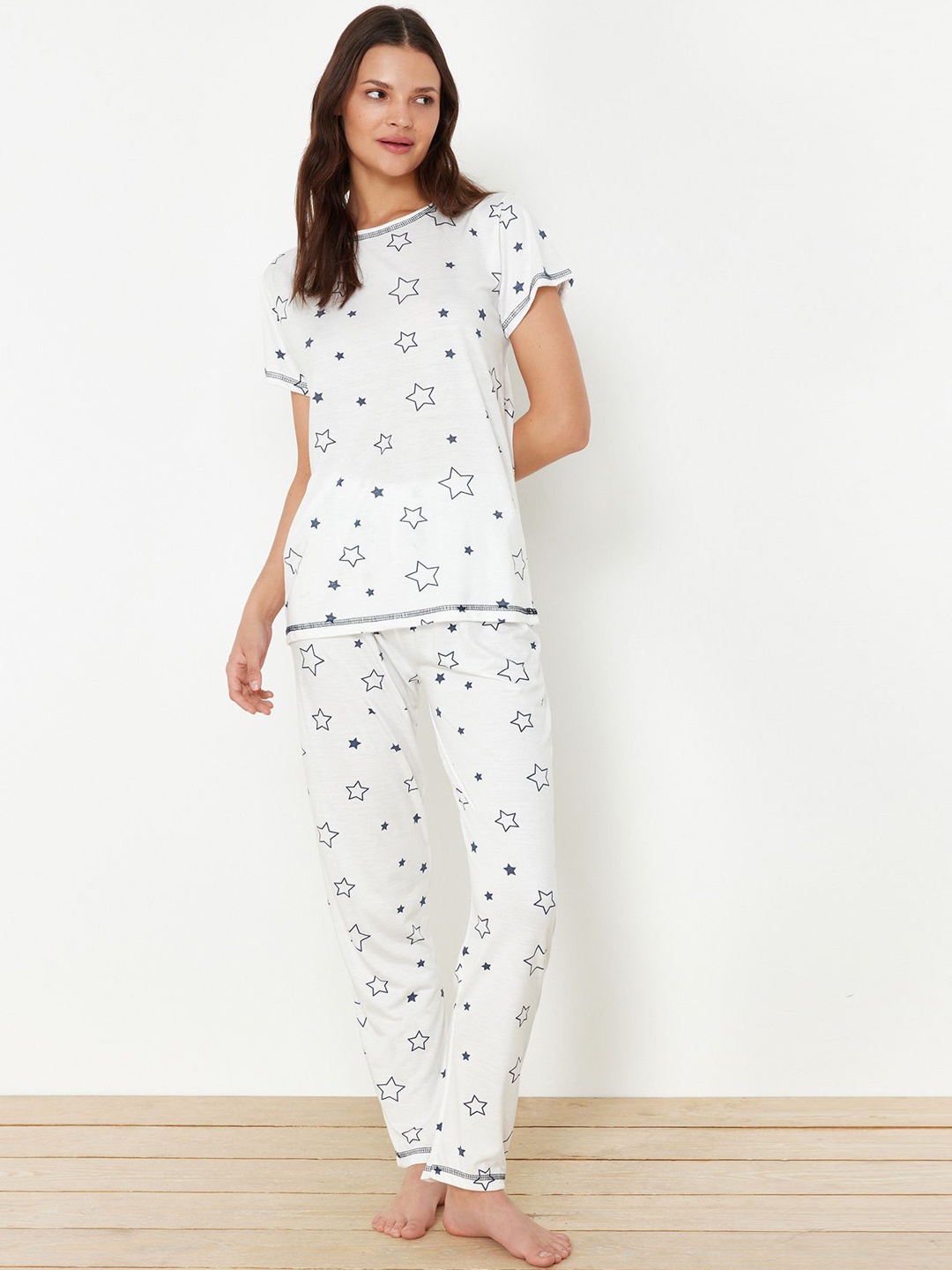 

Trendyol Geometric Printed Night suit, White