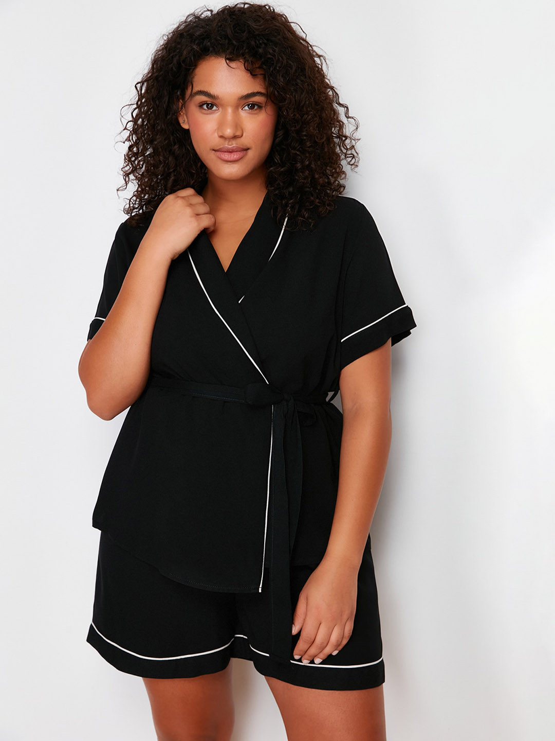 

Trendyol V-Neck Short Sleeves Night suit, Black