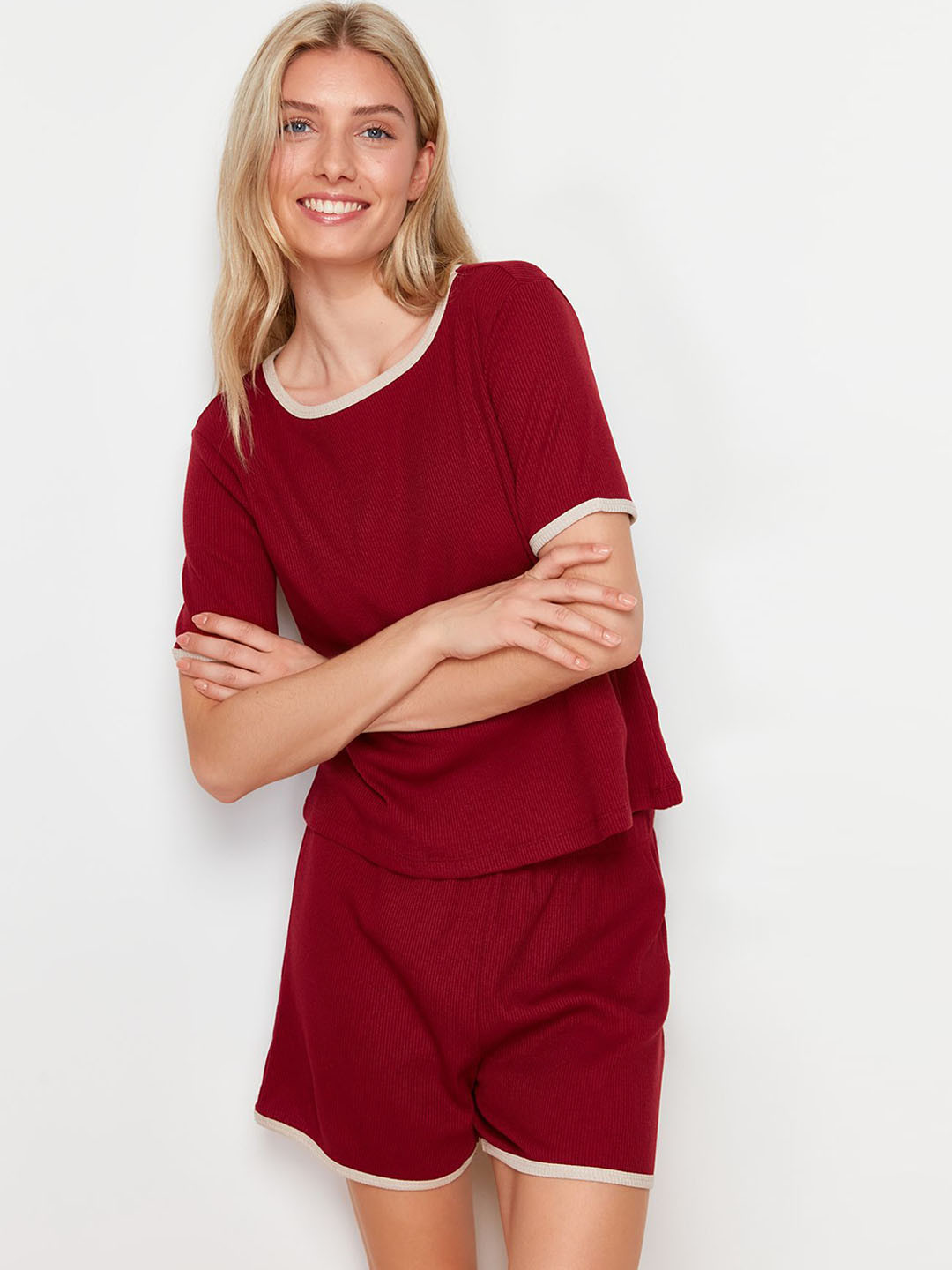 

Trendyol Round Neck T-Shirt With Shorts, Red