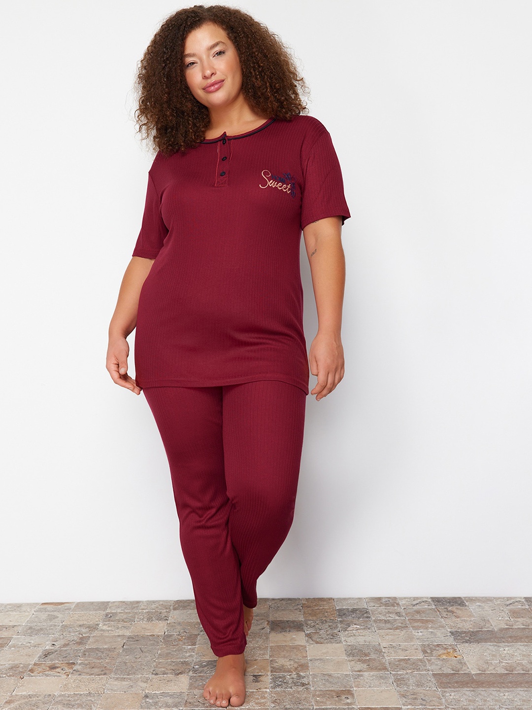 

Trendyol Round Neck Short Sleeves Night suit, Red