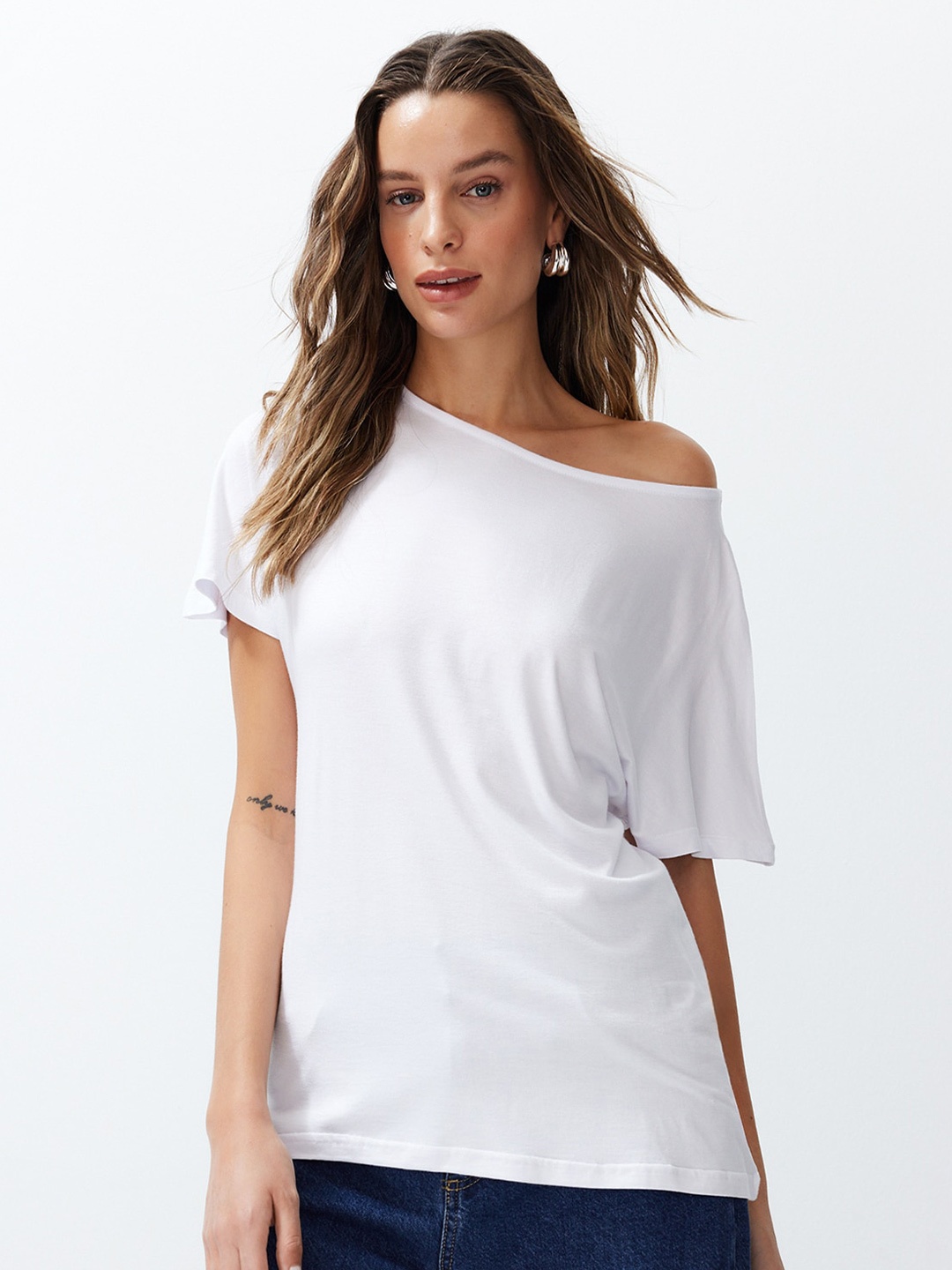 

Trendyol Extended Sleeves Boat Neck T-shirt, White