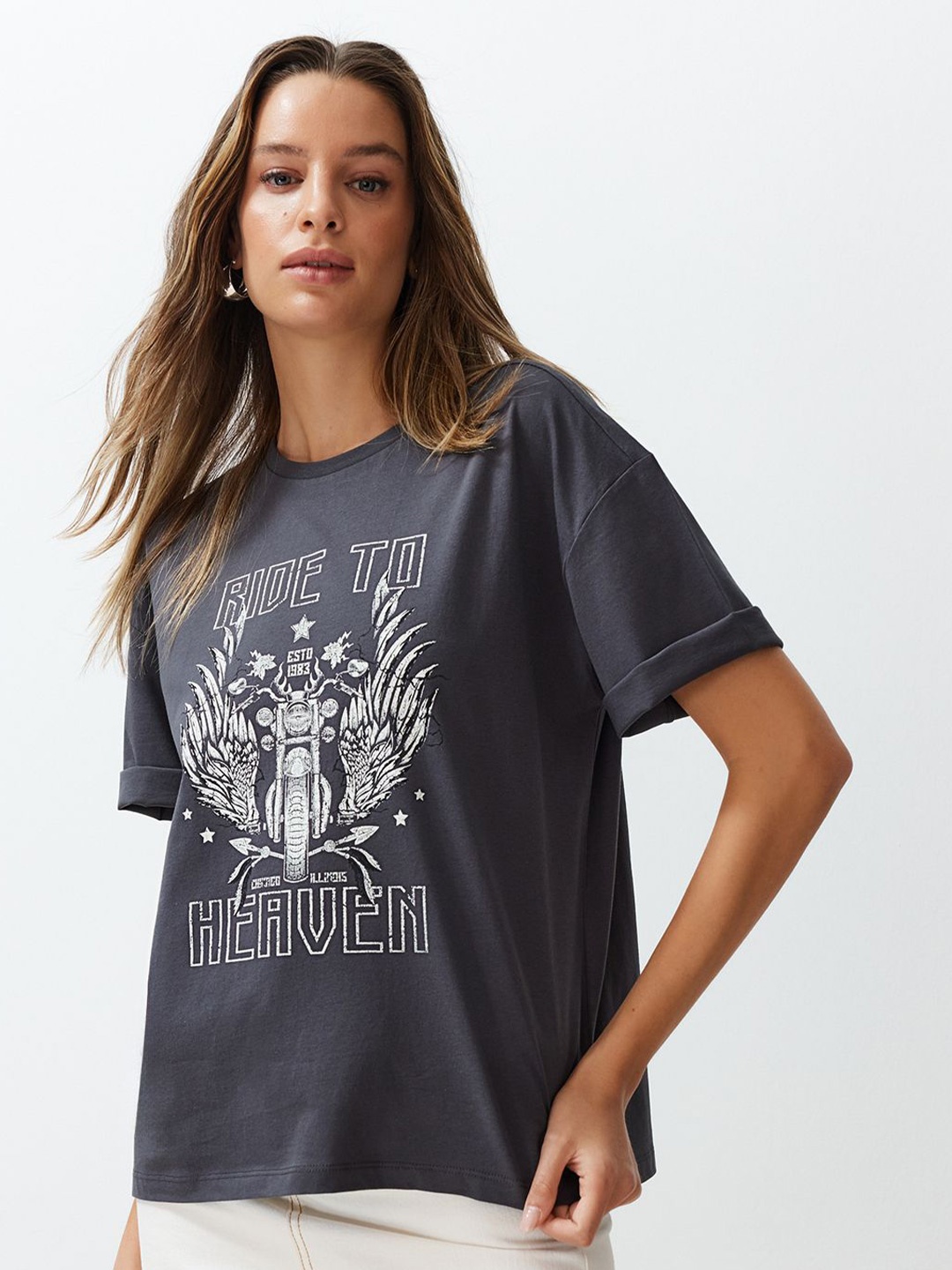 Trendyol Graphic Printed Drop-Shoulder Sleeves Pure Cotton Crop T-shirt, Grey