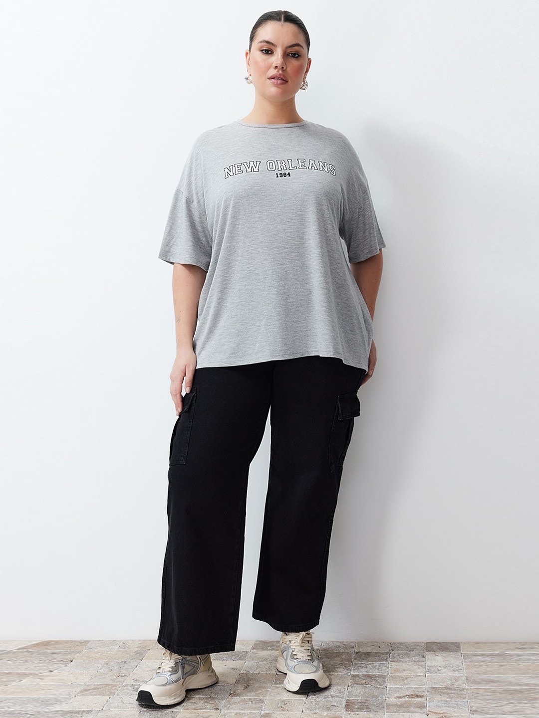 

Trendyol Plus Size Typography Printed Drop-Shoulder Sleeves Regular T-shirt, Grey