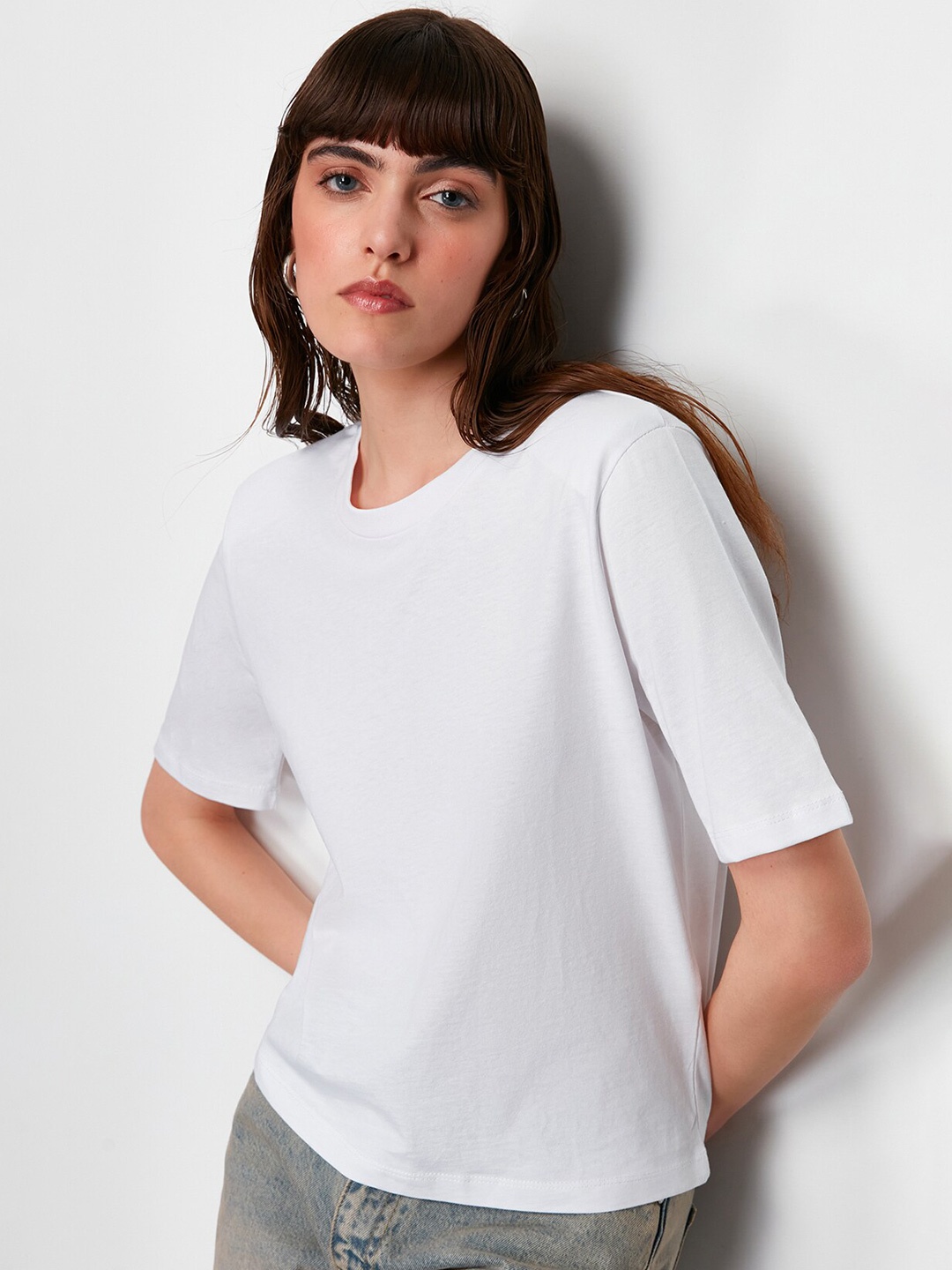 

Trendyol Round Neck Short Sleeves Cotton Regular T-shirt, White