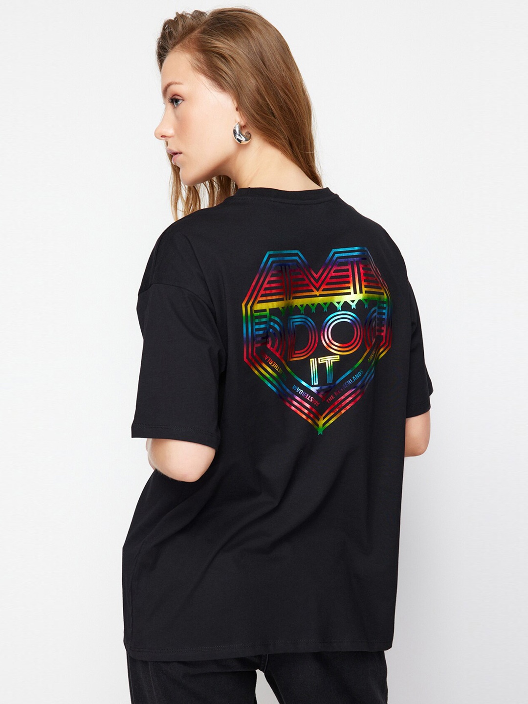 

Trendyol Typography Printed Drop-Shoulder Sleeves Cotton Regular T-shirt, Black