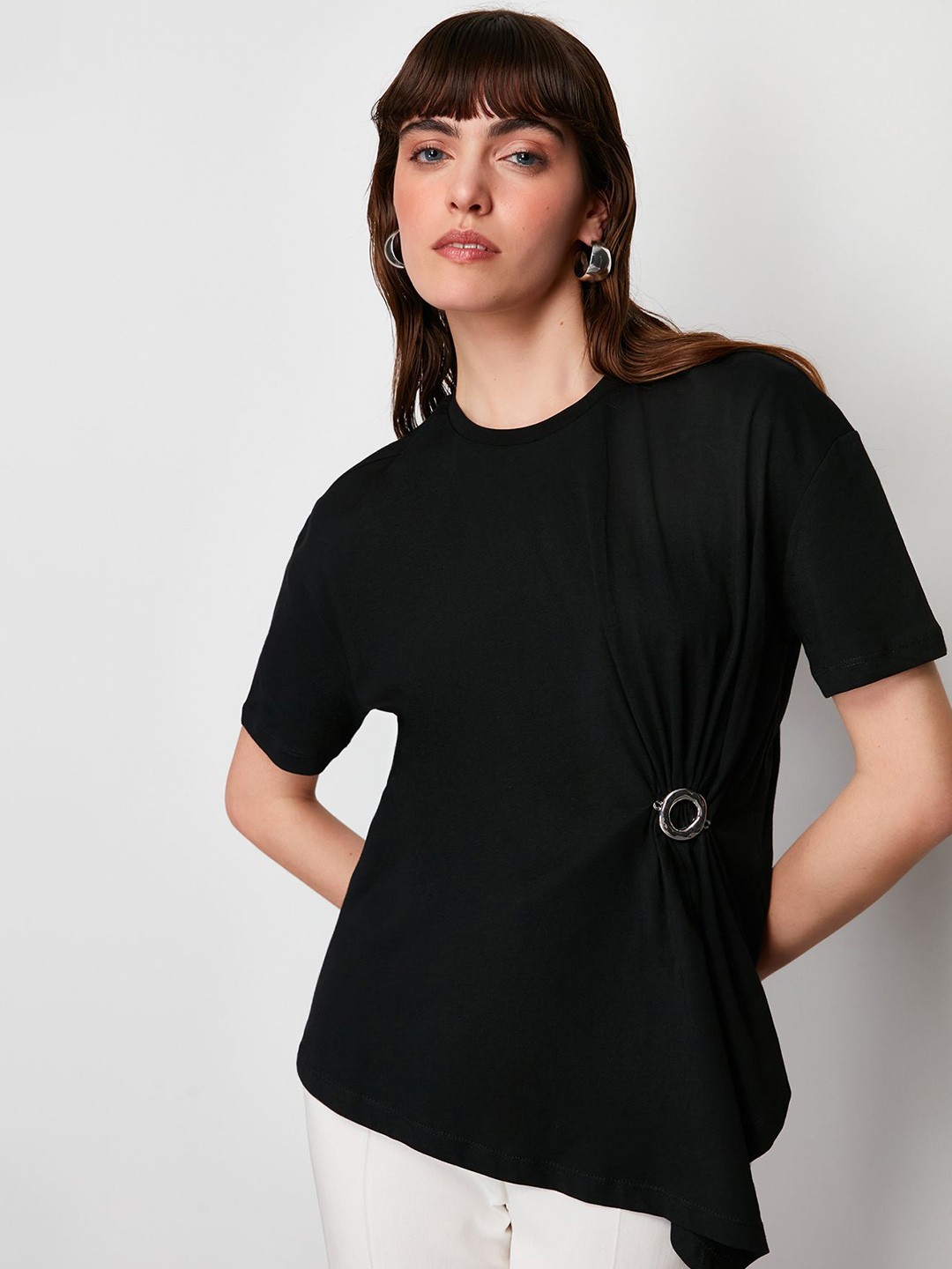 

Trendyol Round Neck Drop-Shoulder Sleeves Cotton Regular T-shirt, Black