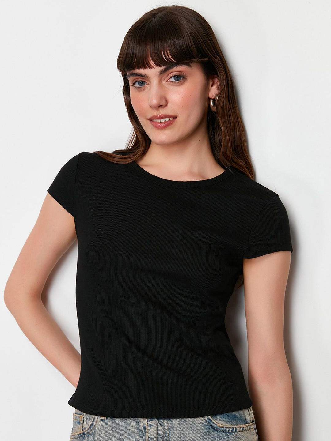 

Trendyol Round Neck Extended Sleeves Cotton Regular T-shirt, Black