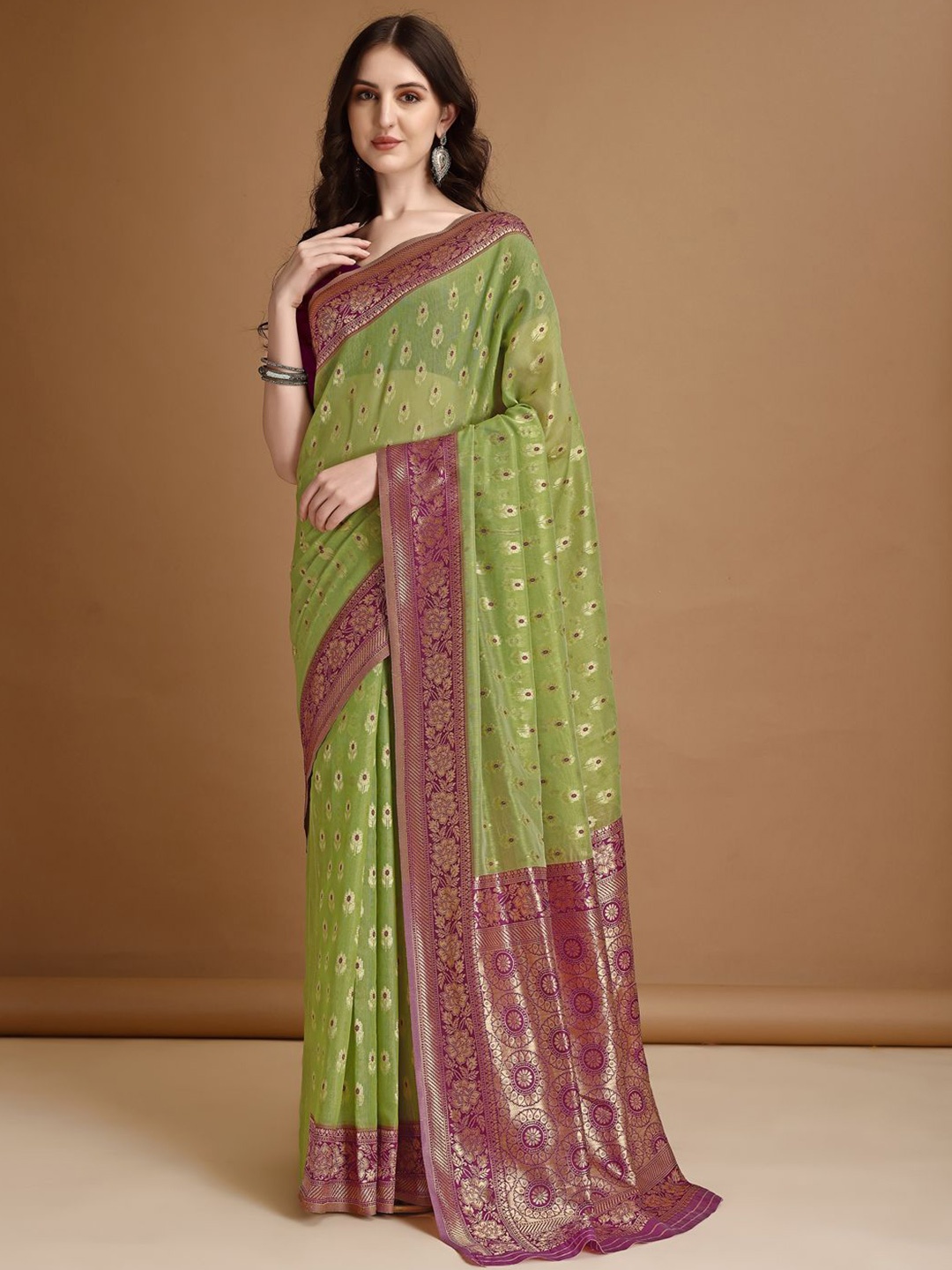 

MAGMINA Woven Design Zari Jamdani Saree, Green