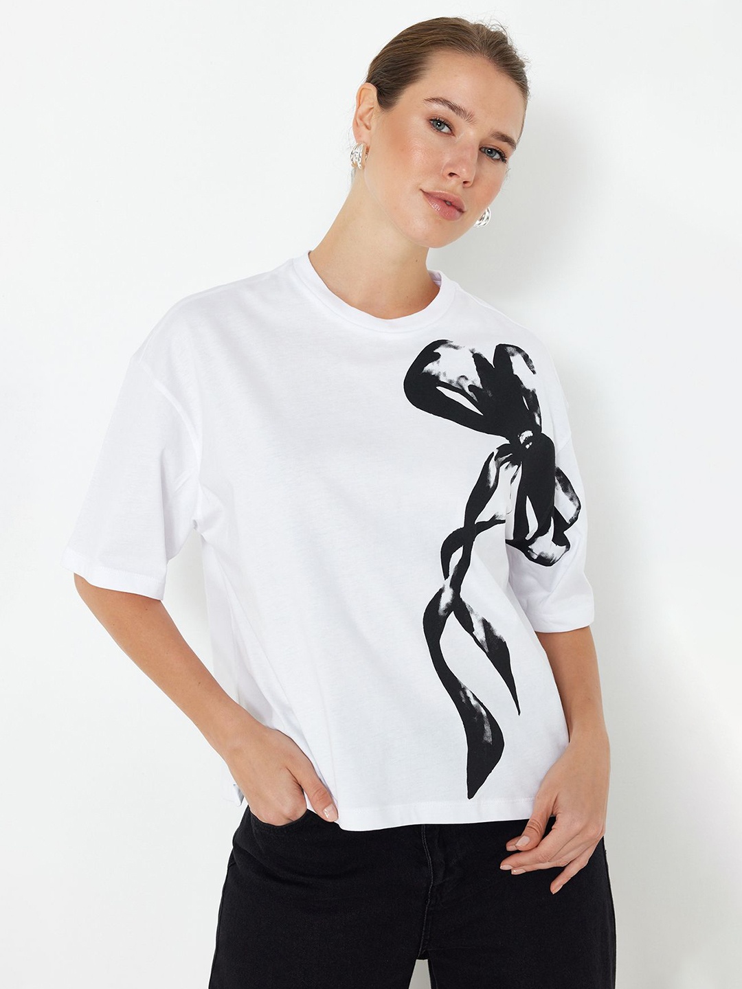 

Trendyol Graphic Printed Round Neck Pure Cotton T-shirt, White