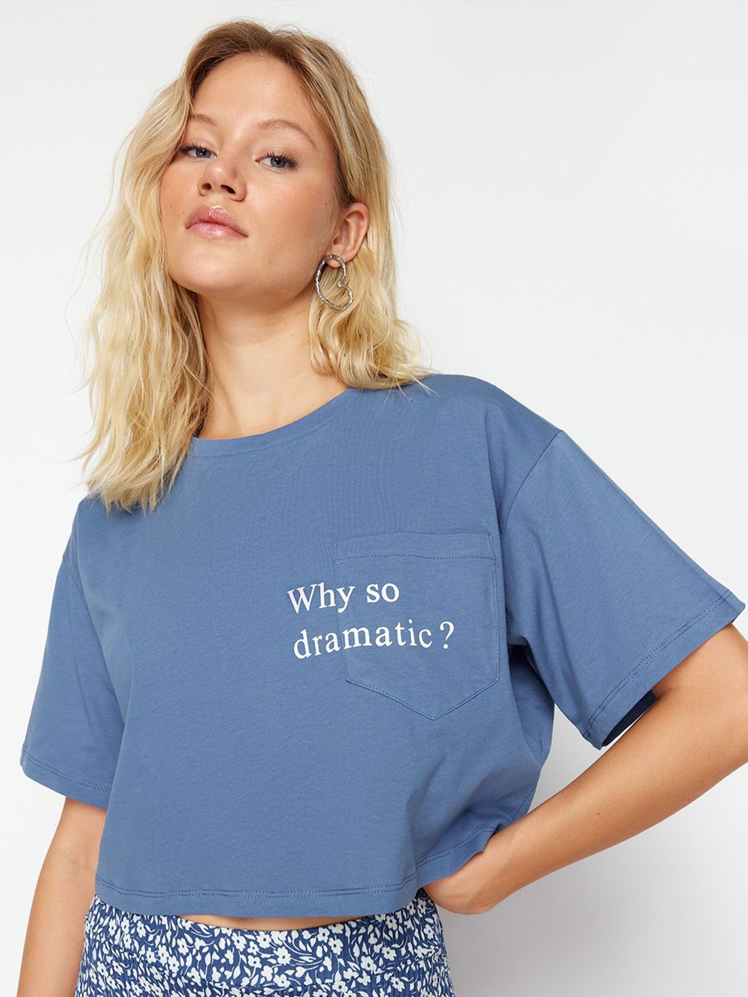 

Trendyol Typography Printed Drop-Shoulder Sleeves Cotton Regular T-shirt, Blue