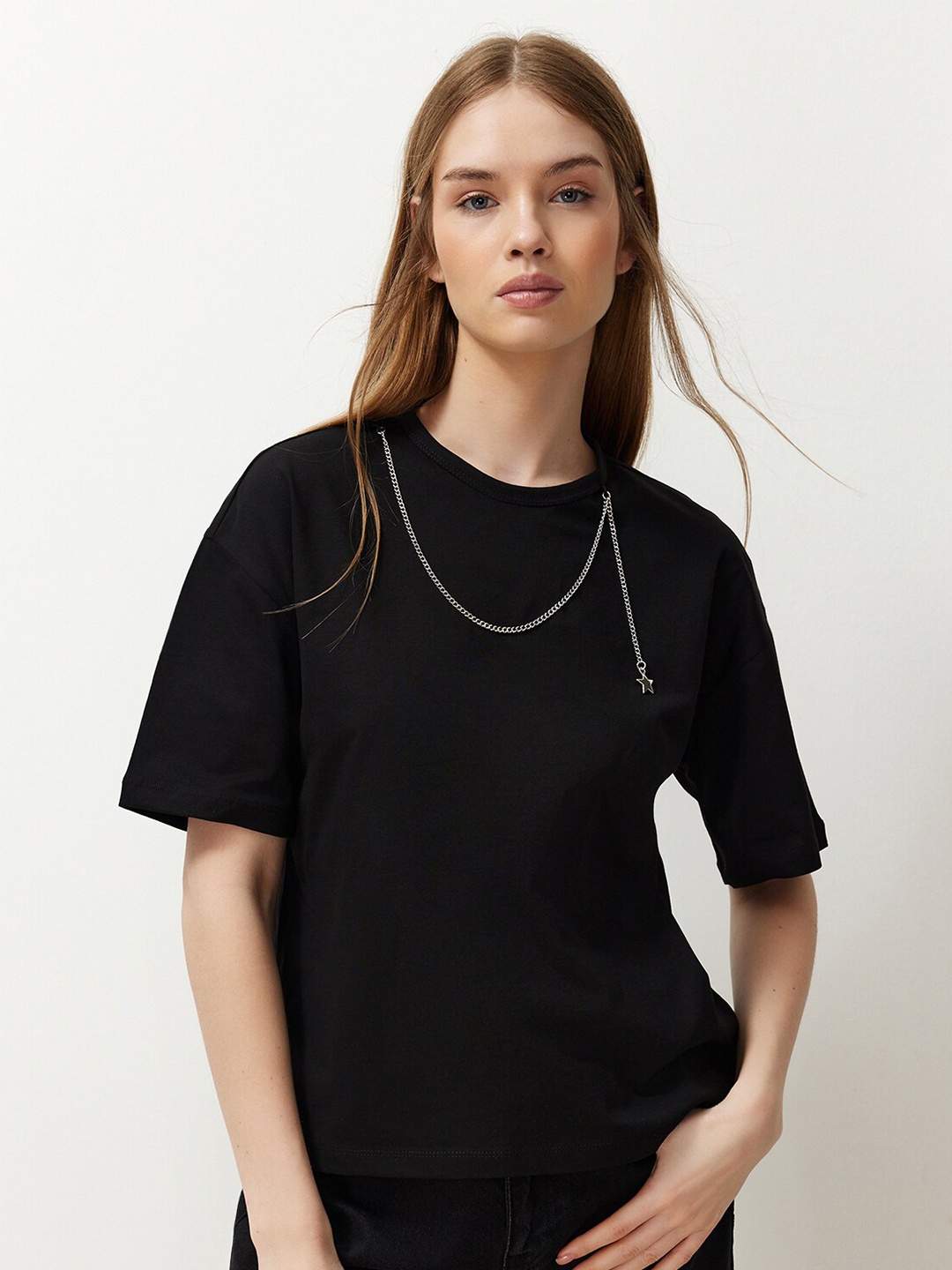 

Trendyol Round Neck Drop-Shoulder Sleeves Pure Cotton Casual T-shirt, Black