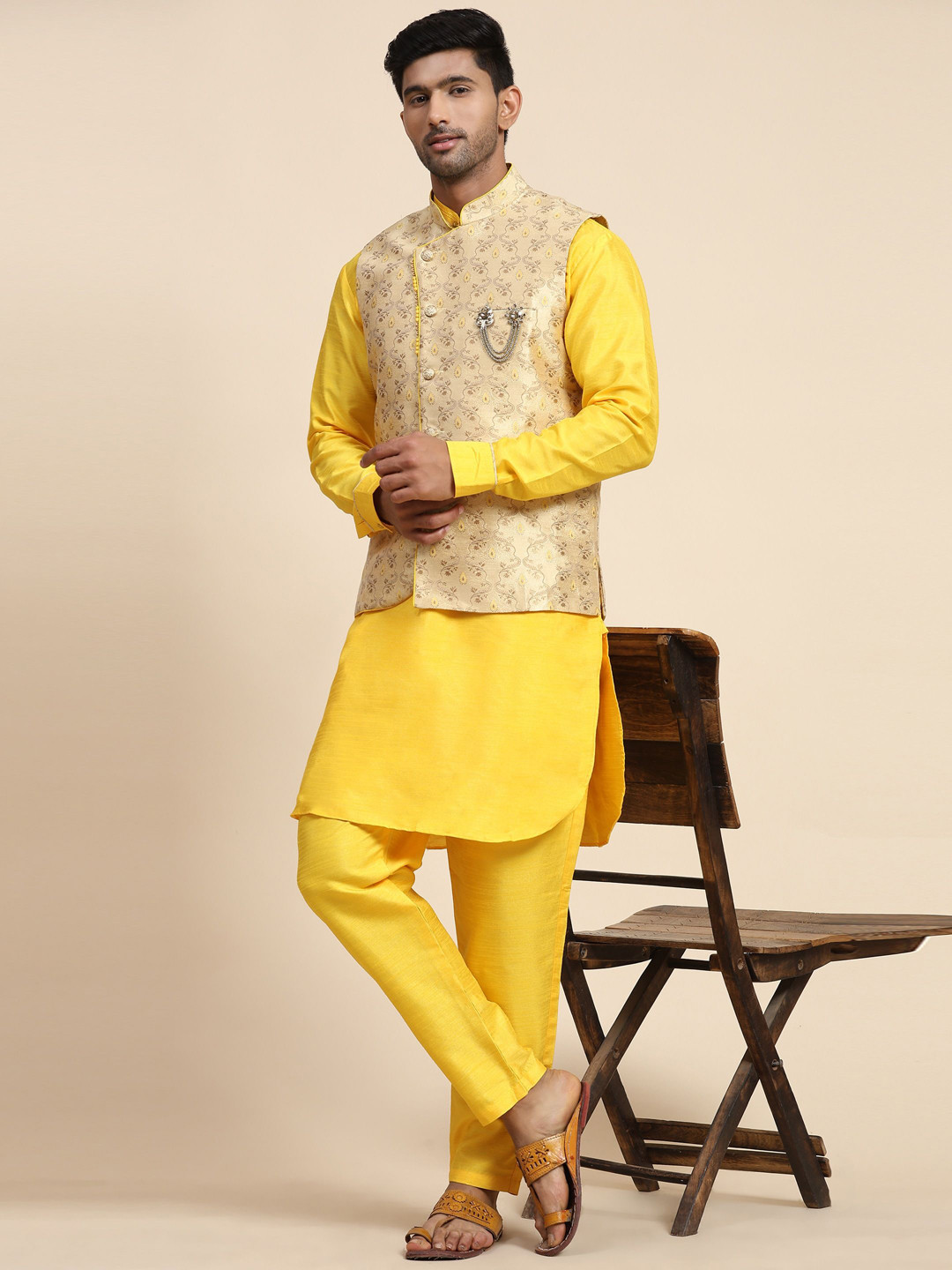

Pro-Ethic STYLE DEVELOPER Mandarin Collar Pure Silk Jacquard Straight Kurta With Trouser, Yellow